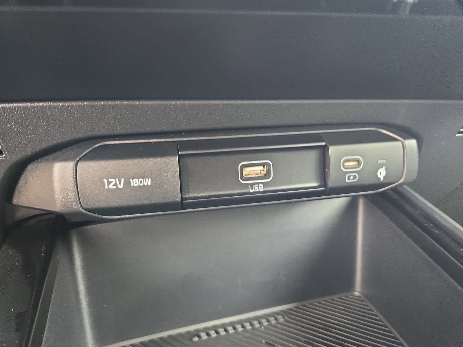 Thumbnail: 2023 Kia Niro - 31