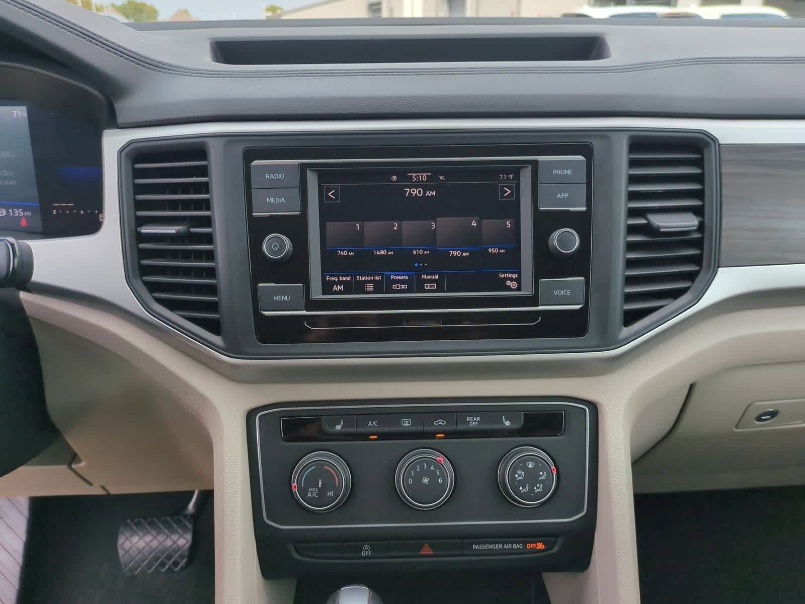 Thumbnail: 2022 Volkswagen Atlas - 26