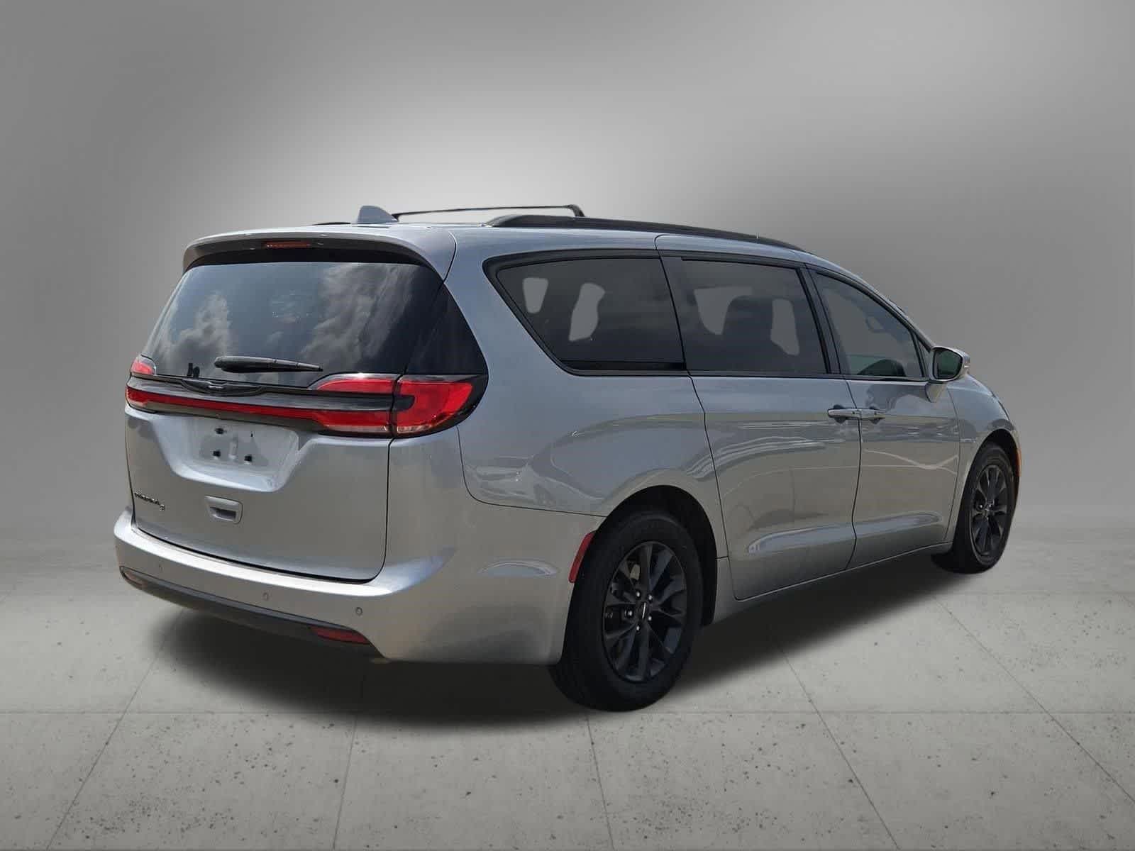 Thumbnail: 2021 Chrysler Pacifica - 6