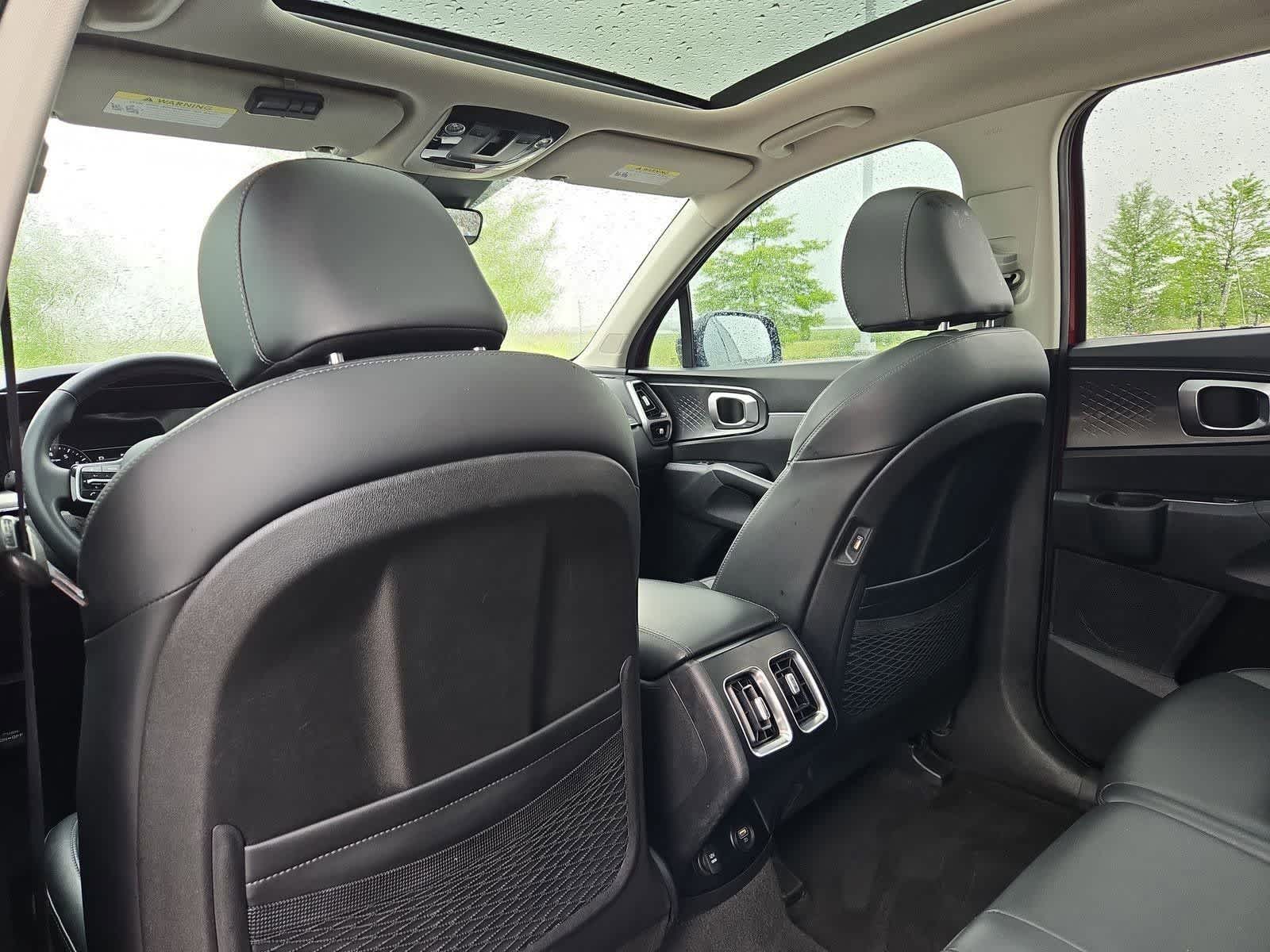 Thumbnail: 2023 Kia Sorento - 16