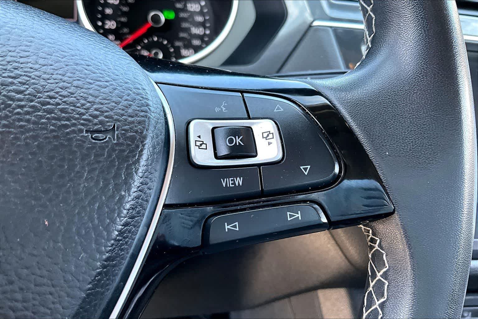 Thumbnail: 2021 Volkswagen Tiguan - 17