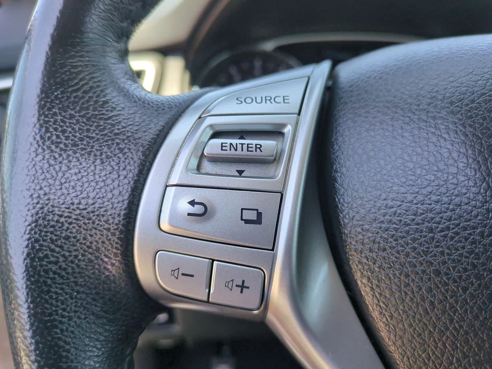 2016 Nissan Rogue SL 25