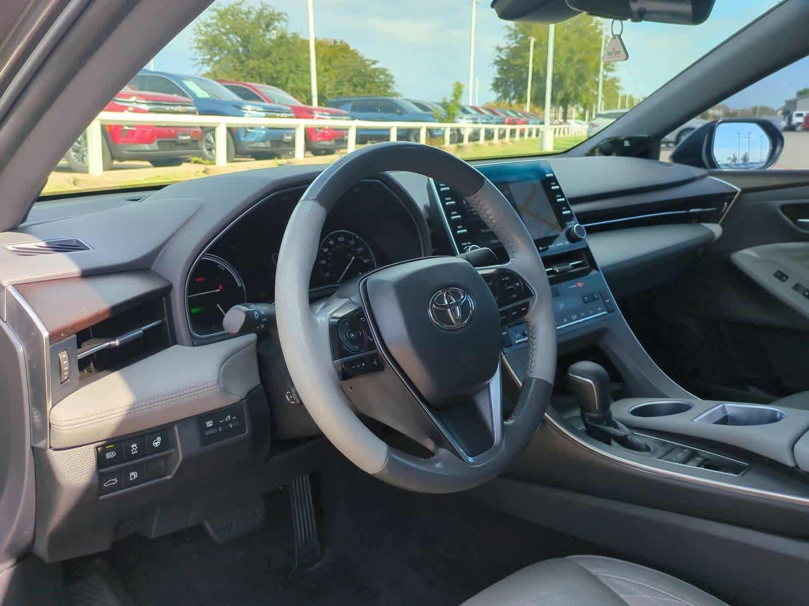2020 Toyota Avalon Hybrid Limited photo 2