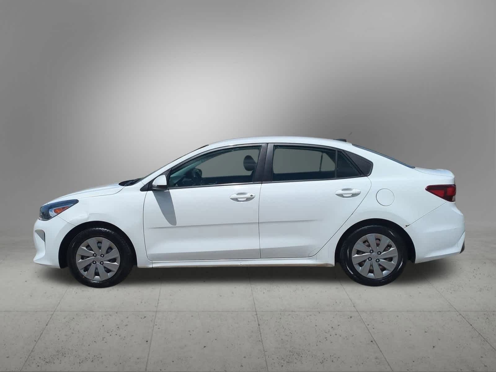 Thumbnail: 2020 Kia Rio - 3