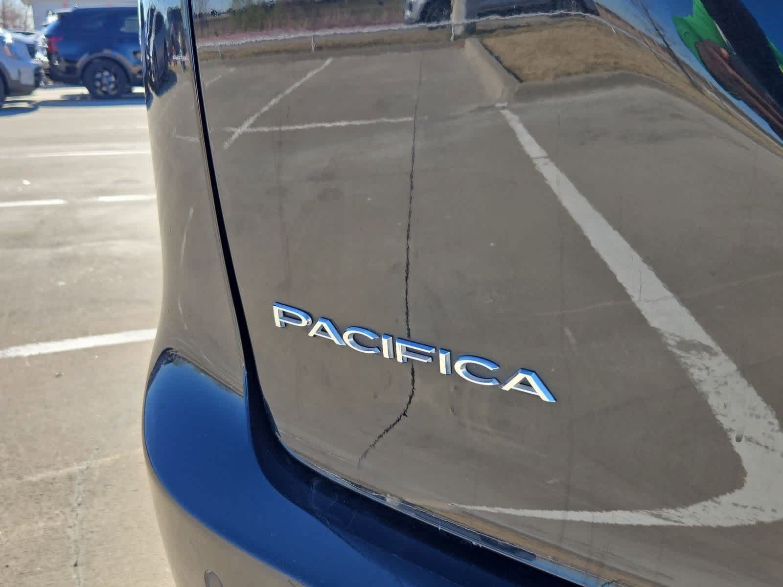 Thumbnail: 2018 Chrysler Pacifica - 11