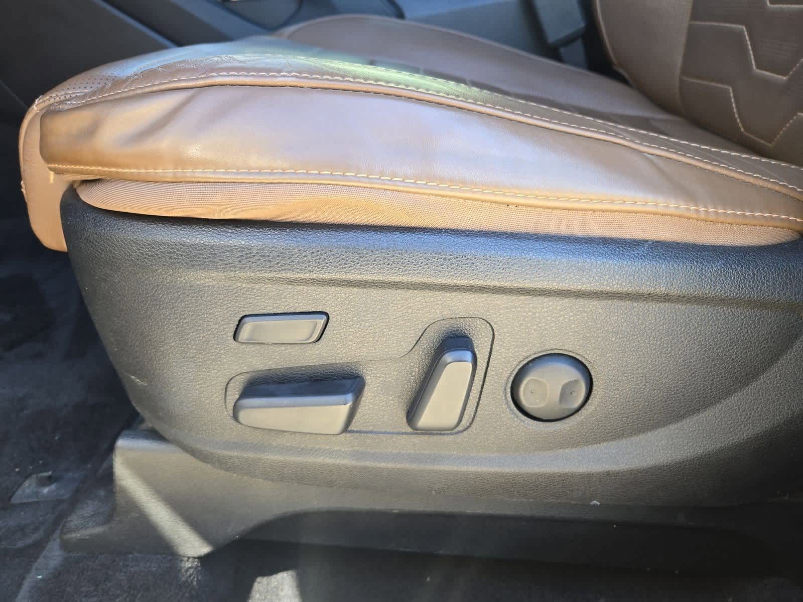 Thumbnail: 2020 Kia Telluride - 16