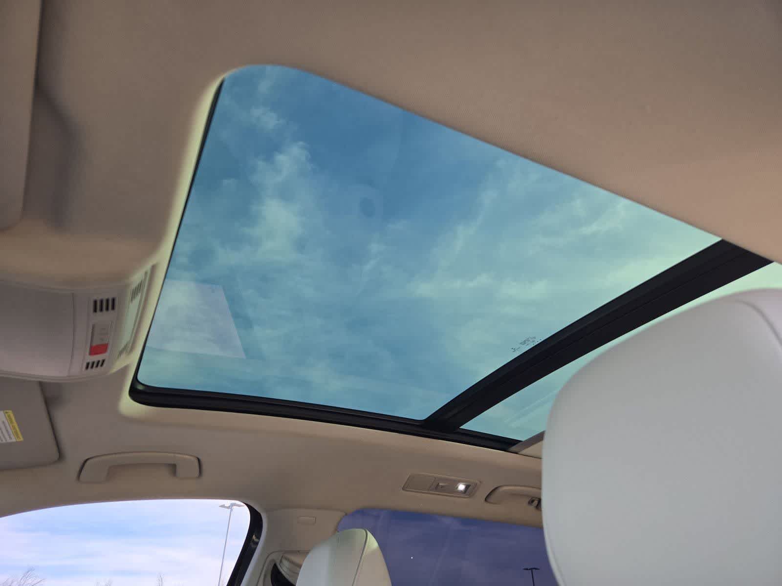 Thumbnail: 2018 Volkswagen Tiguan - 17