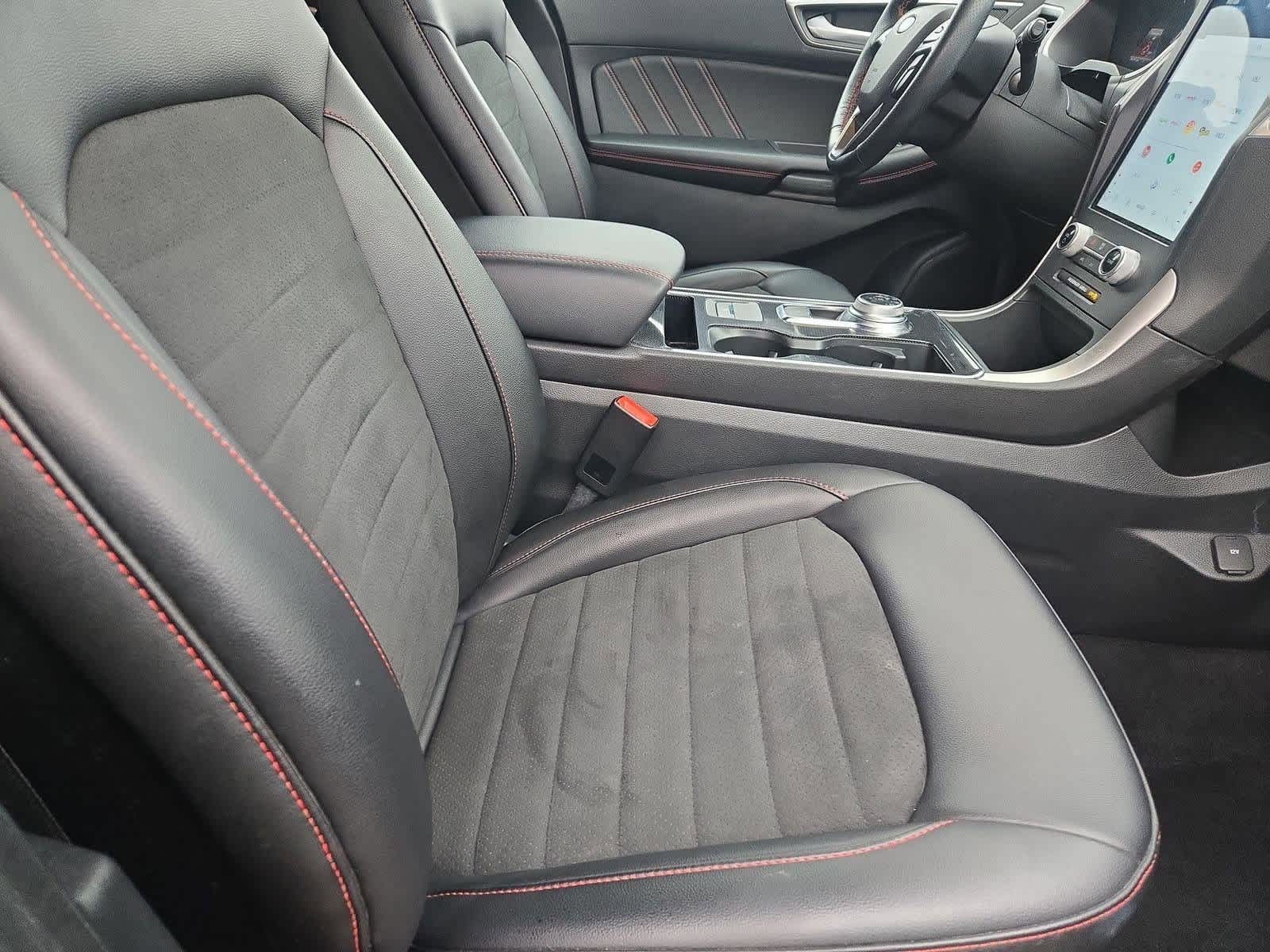 Thumbnail: 2021 Ford Edge - 21