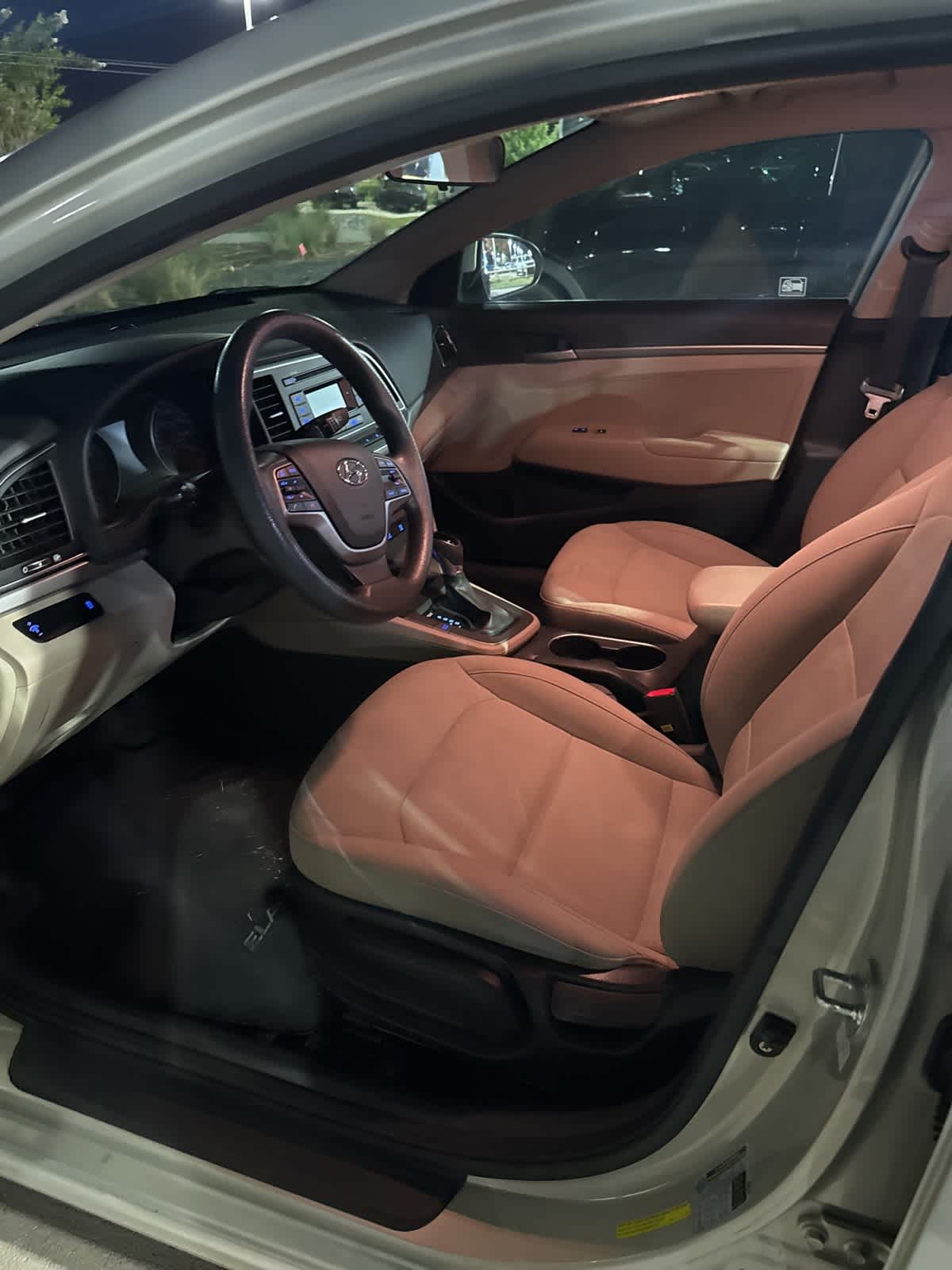 2017 Hyundai Elantra SE photo 2