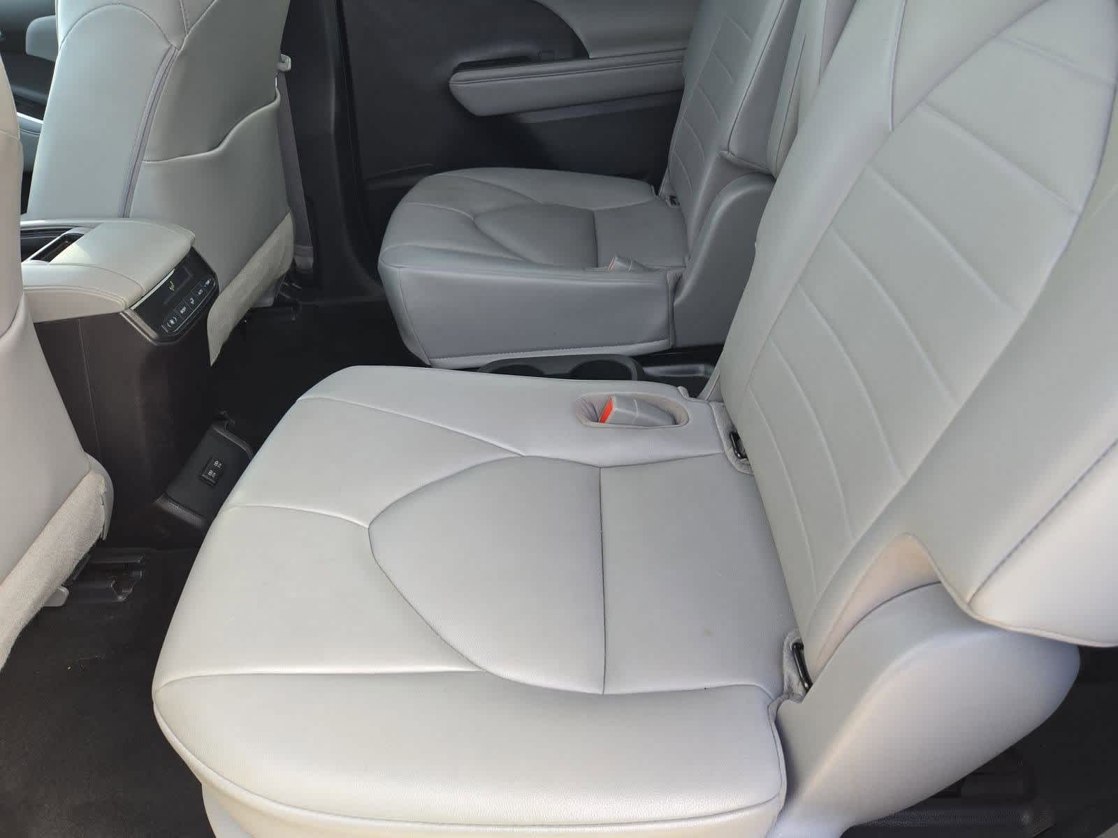 Thumbnail: 2021 Toyota Highlander - 19