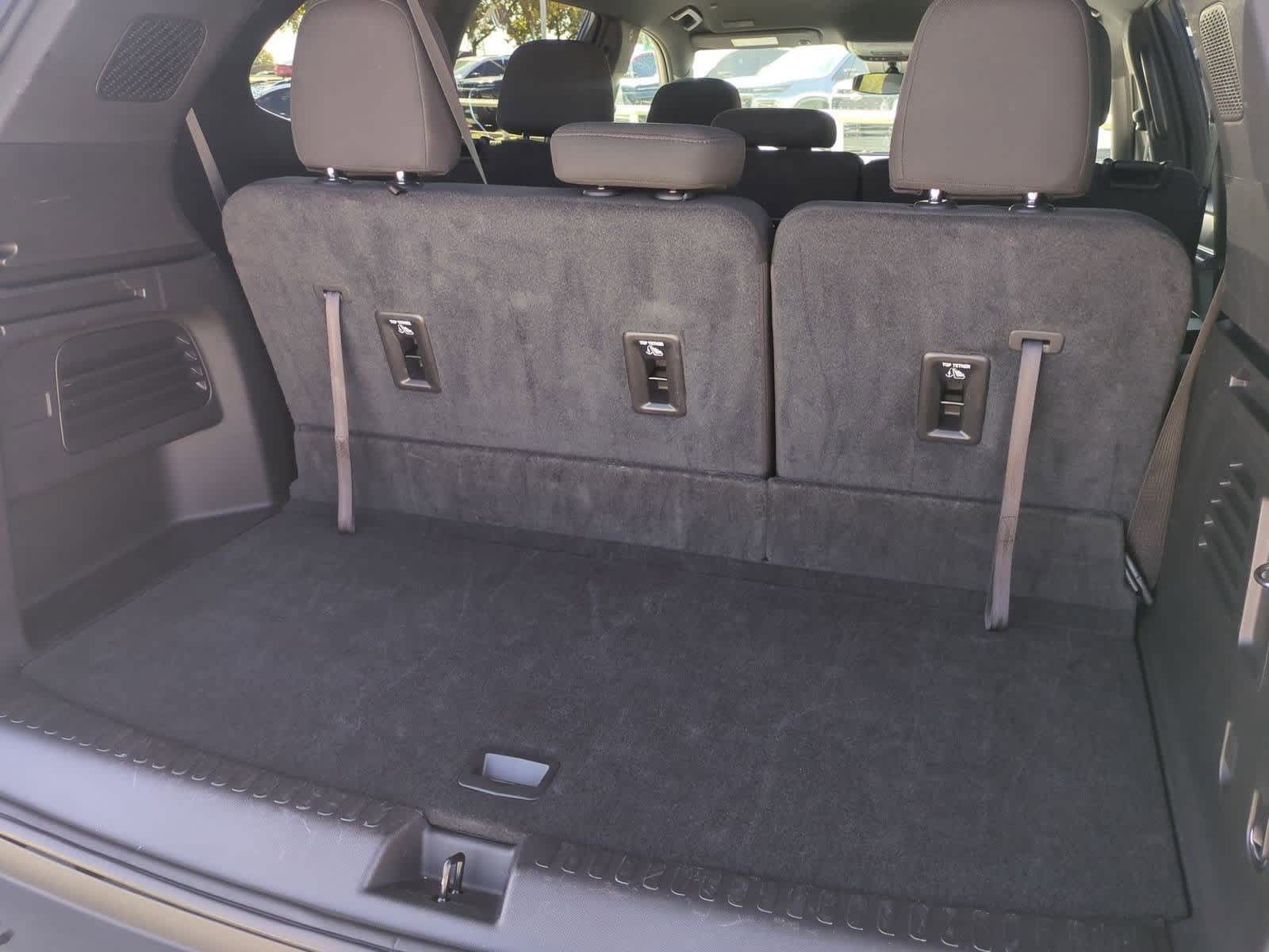 Thumbnail: 2025 GMC Acadia - 33