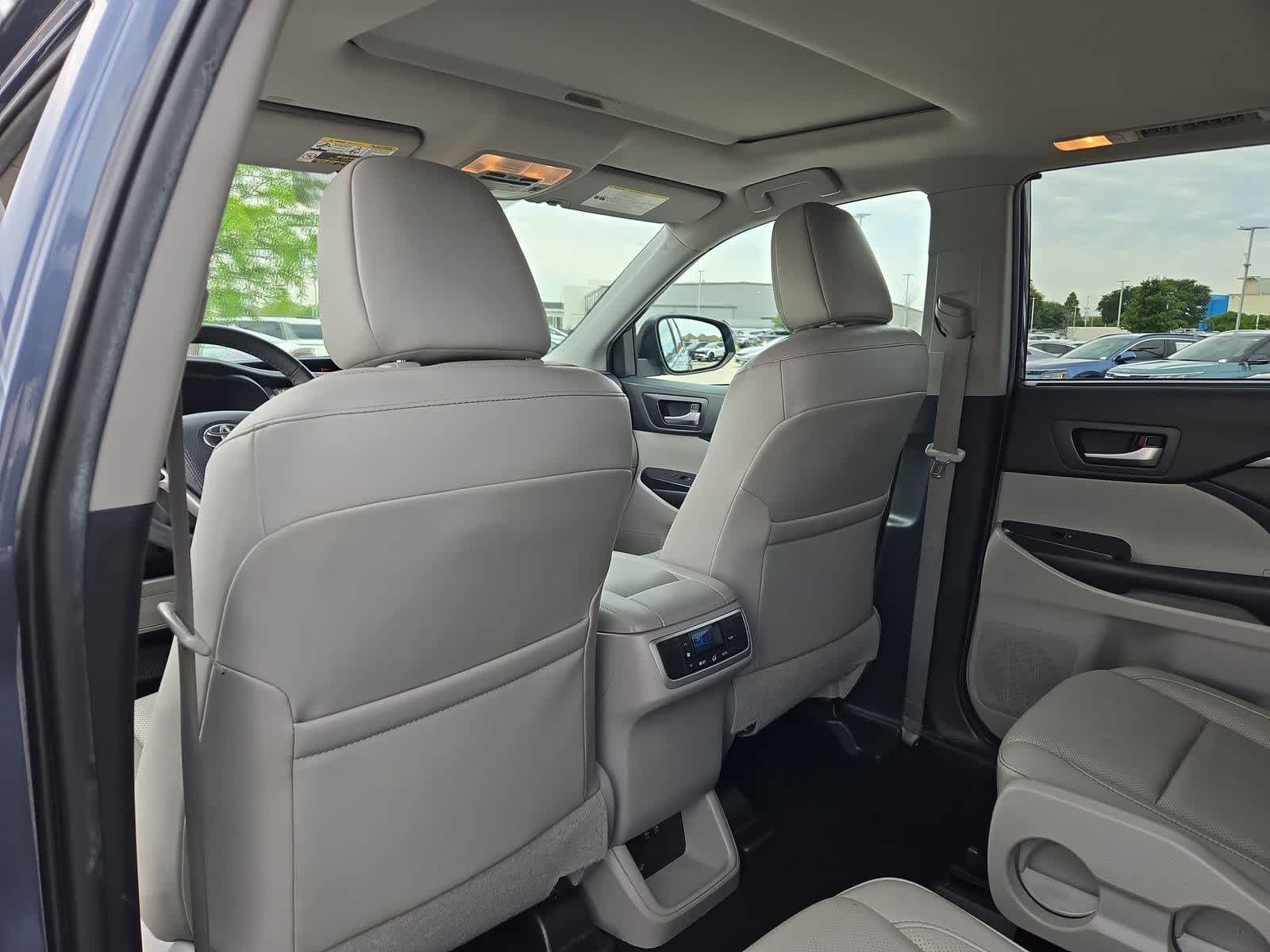 Thumbnail: 2019 Toyota Highlander - 17