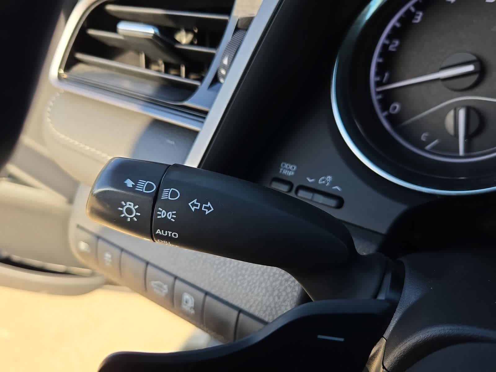 Thumbnail: 2020 Toyota Camry - 24