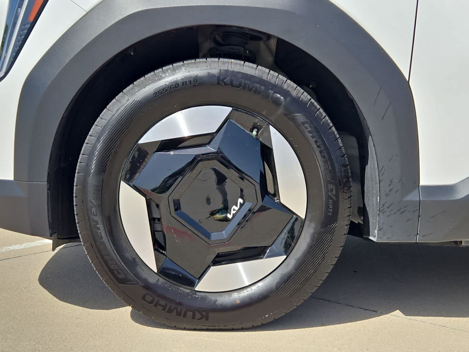 Thumbnail: 2024 Kia EV9 - 13