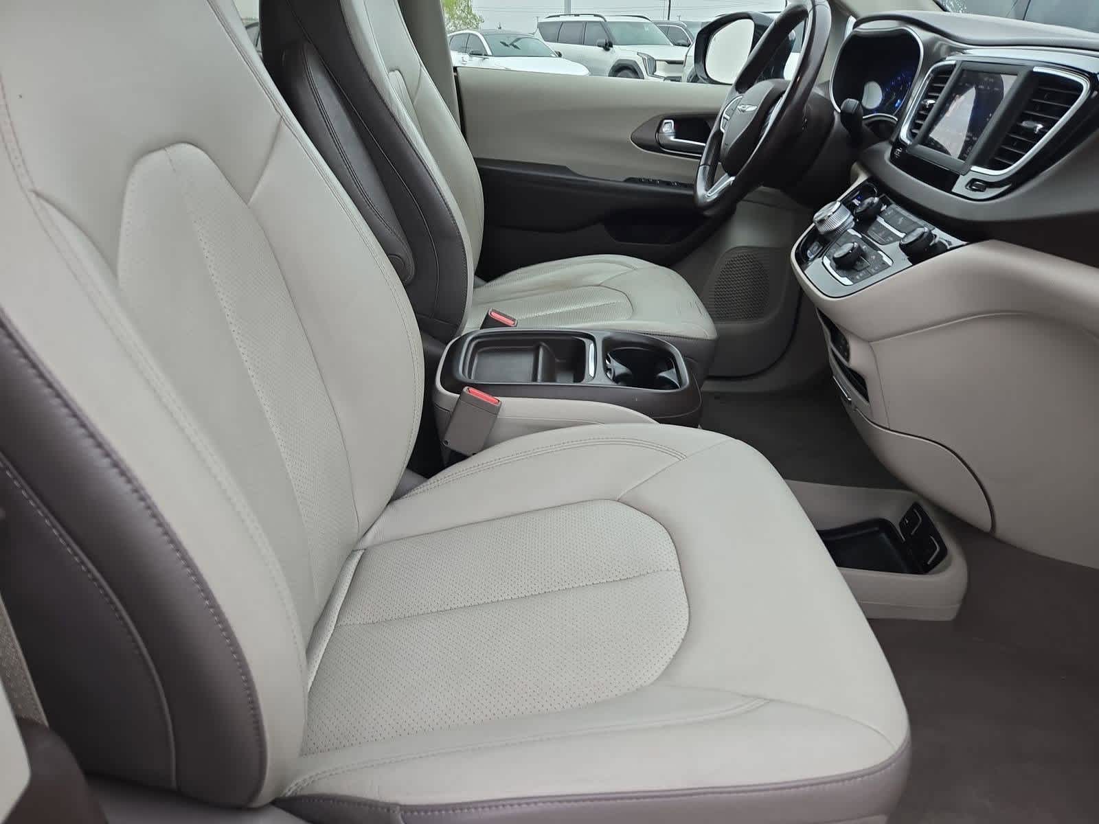 Thumbnail: 2018 Chrysler Pacifica - 20