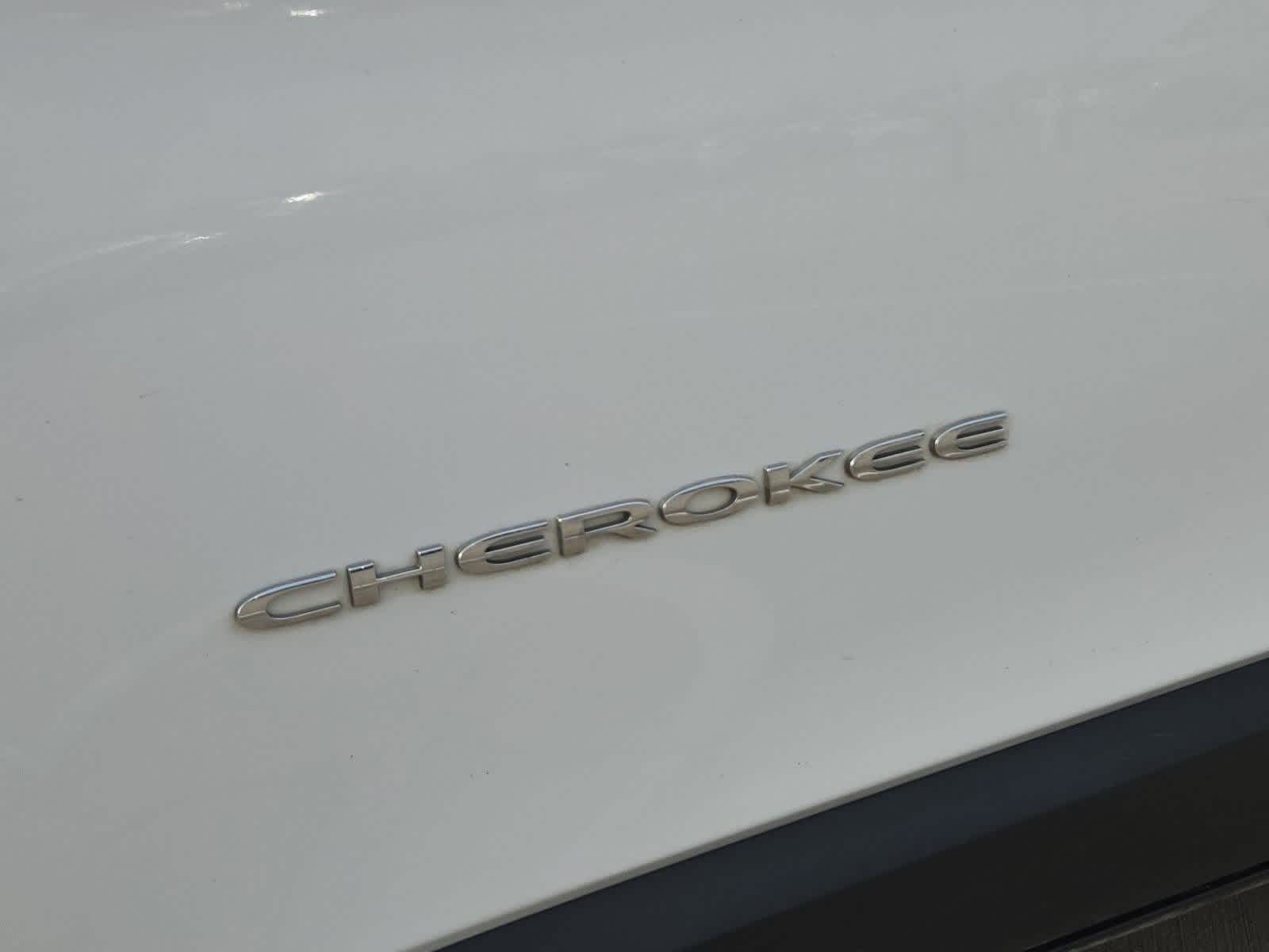 Thumbnail: 2018 Jeep Cherokee - 12