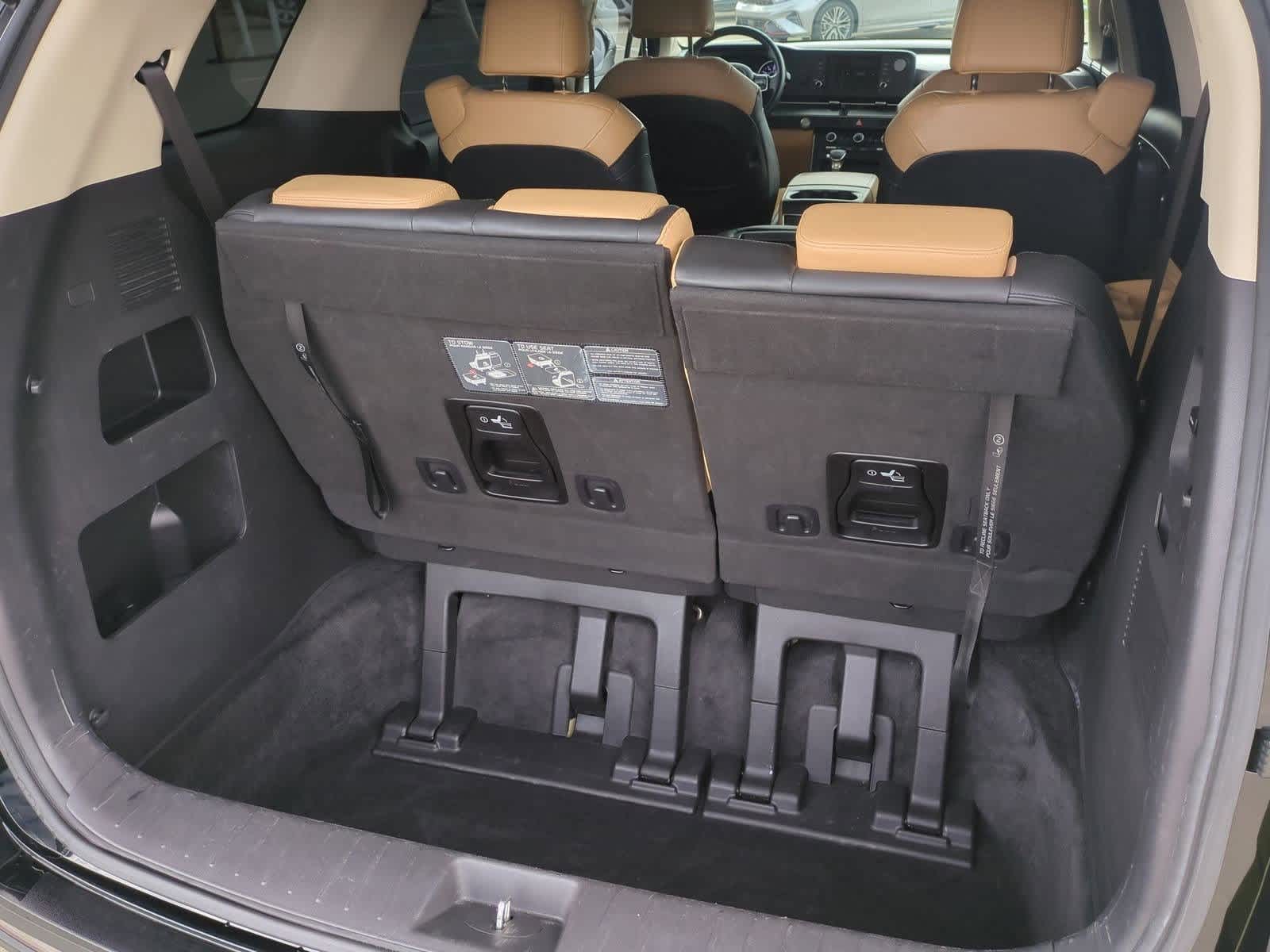 Thumbnail: 2023 Kia Carnival - 30