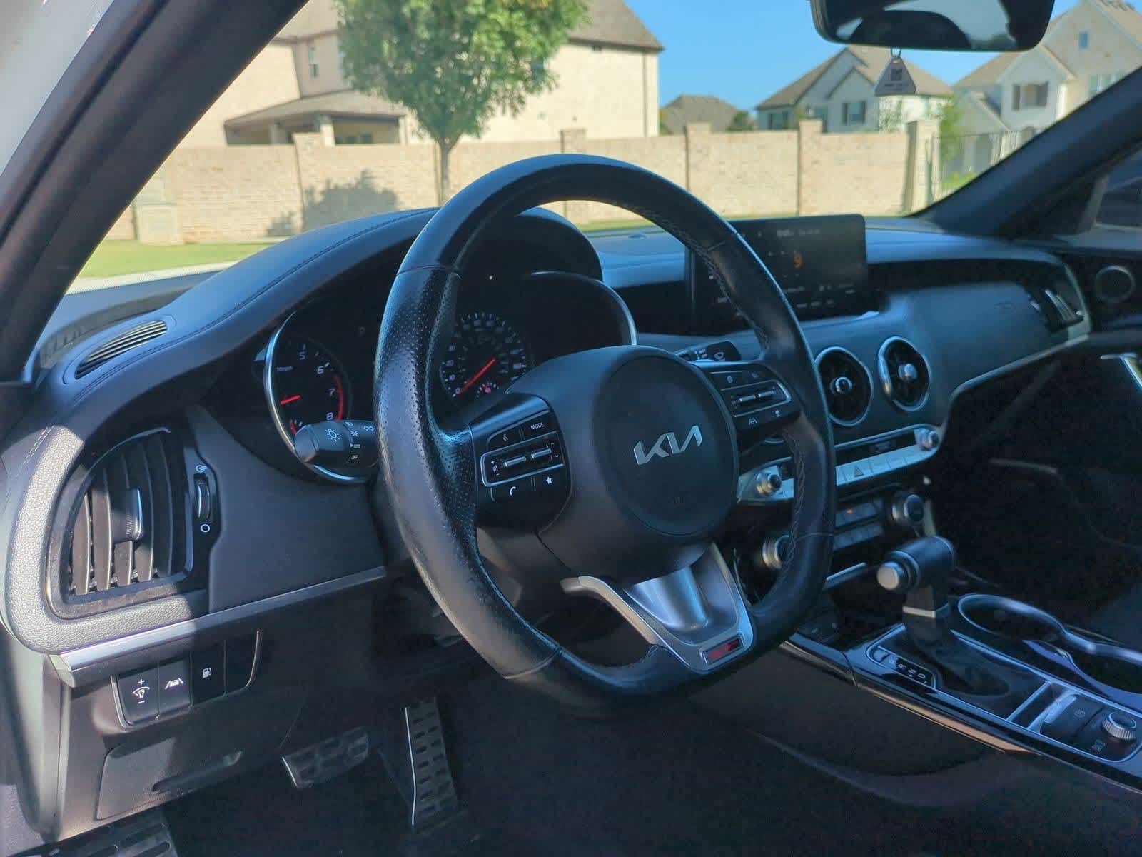 2022 Kia Stinger GT-Line photo 2