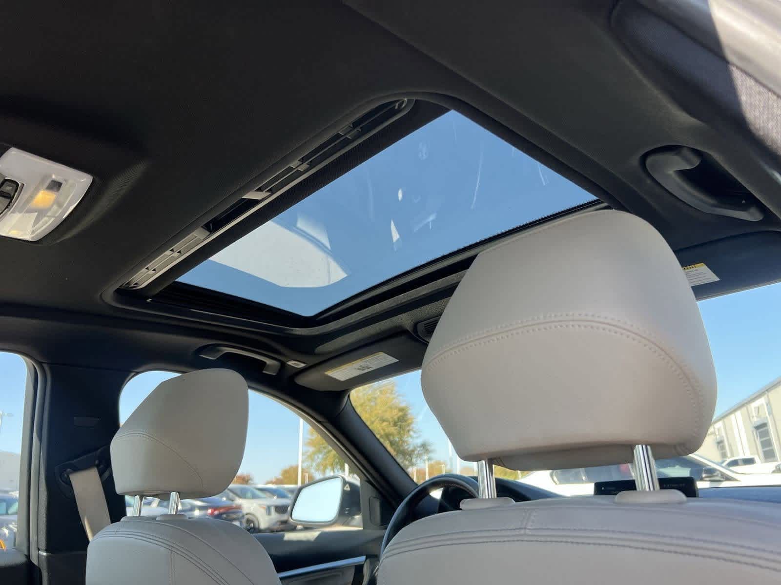 Thumbnail: 2018 BMW 3 Series - 28