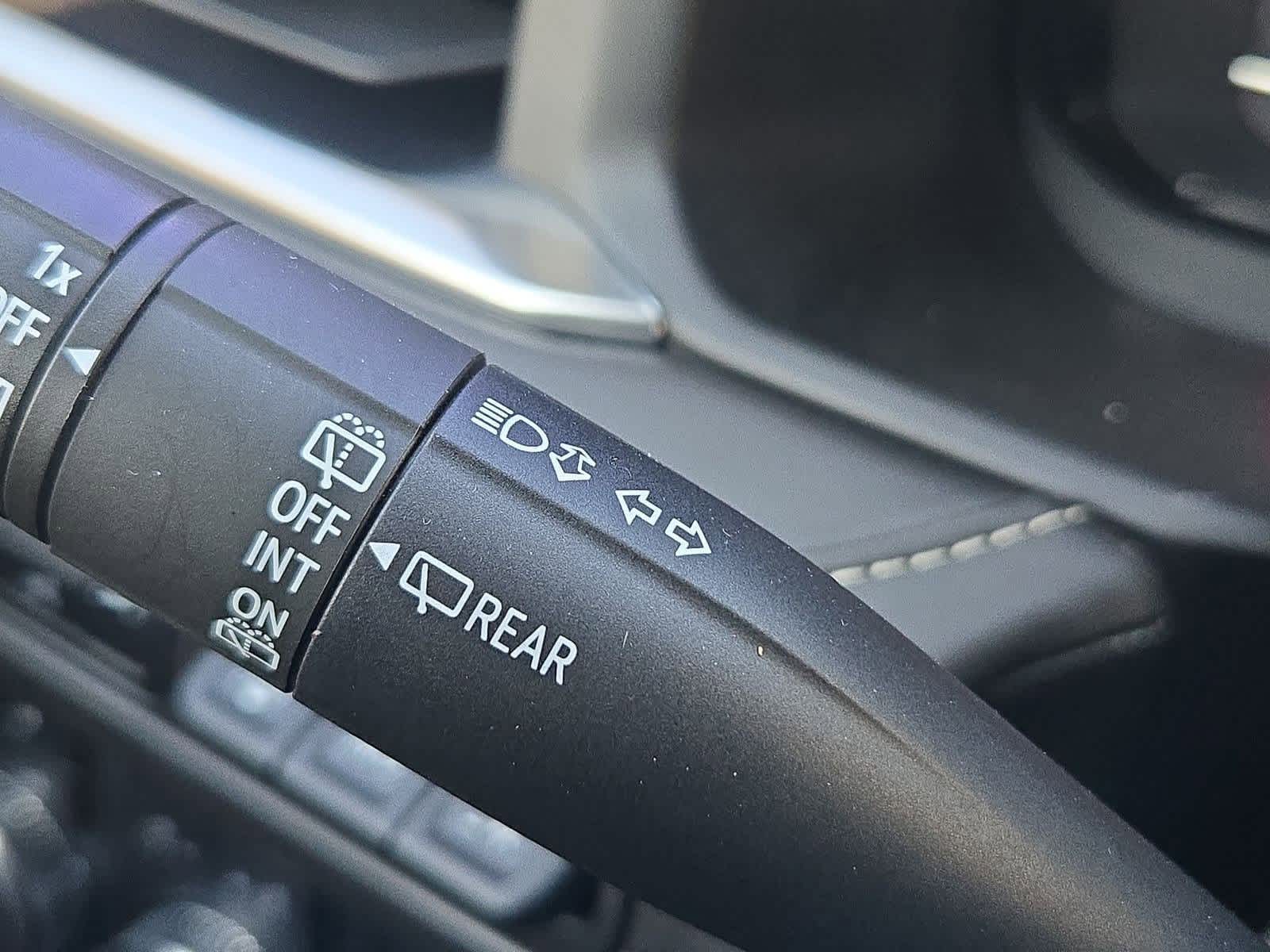 Thumbnail: 2023 GMC Yukon XL - 28