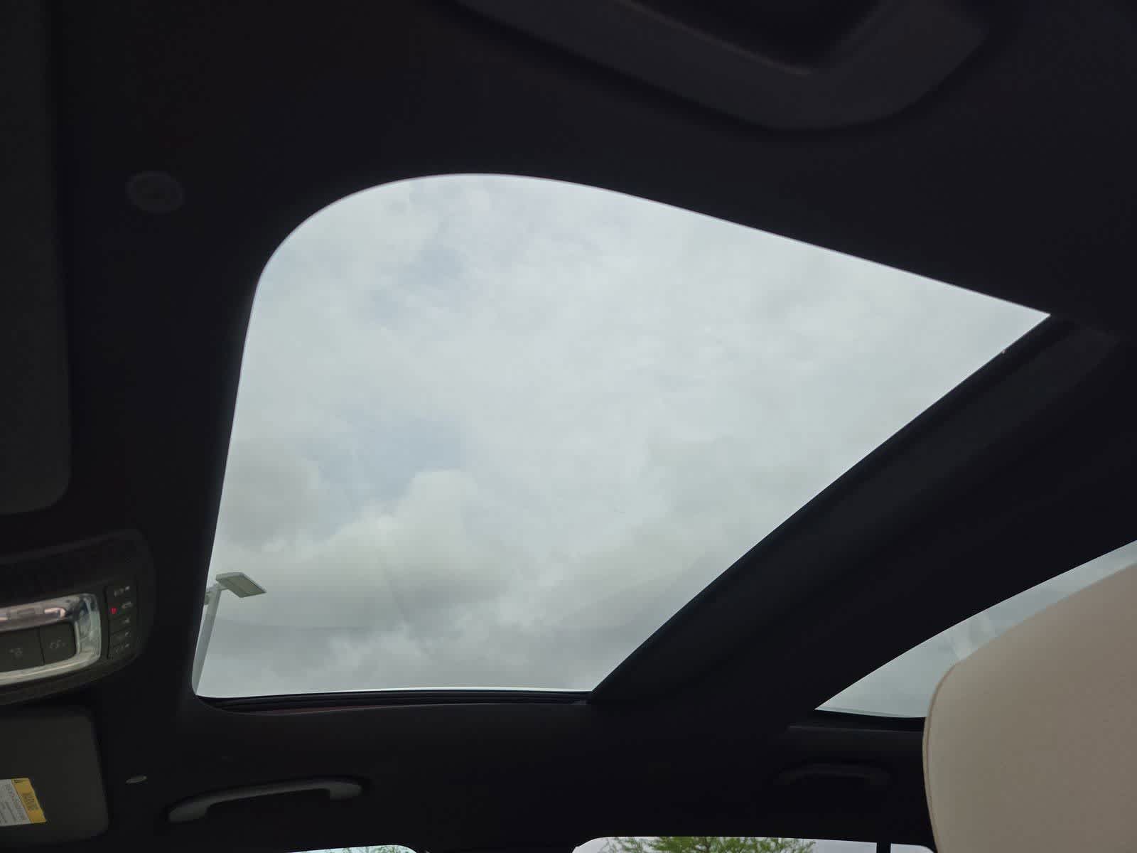 Thumbnail: 2022 Mercedes-Benz GLB - 18