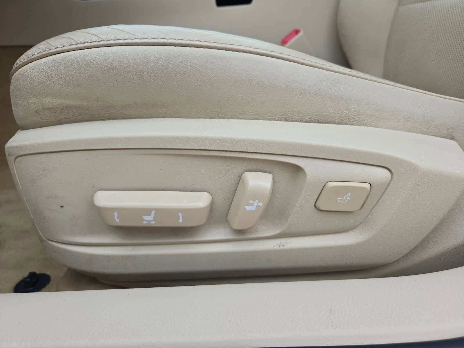 Thumbnail: 2013 Lexus ES - 16