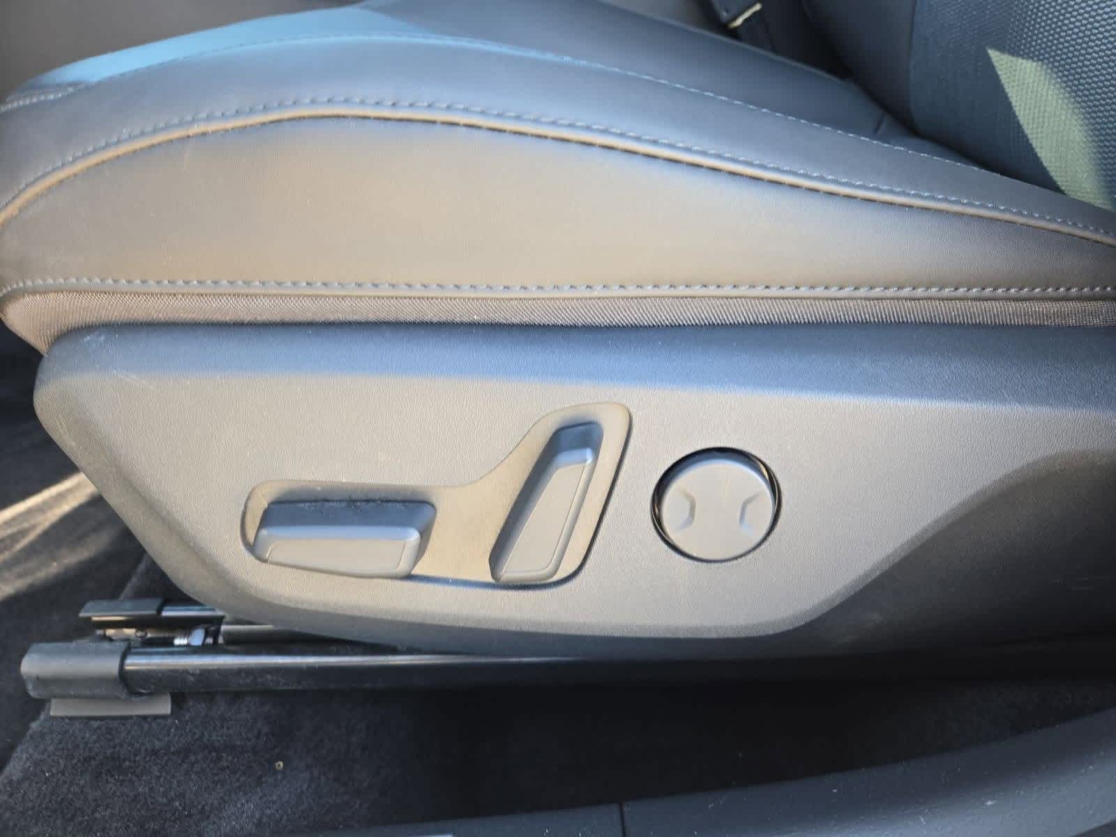 Thumbnail: 2023 Kia Niro - 16