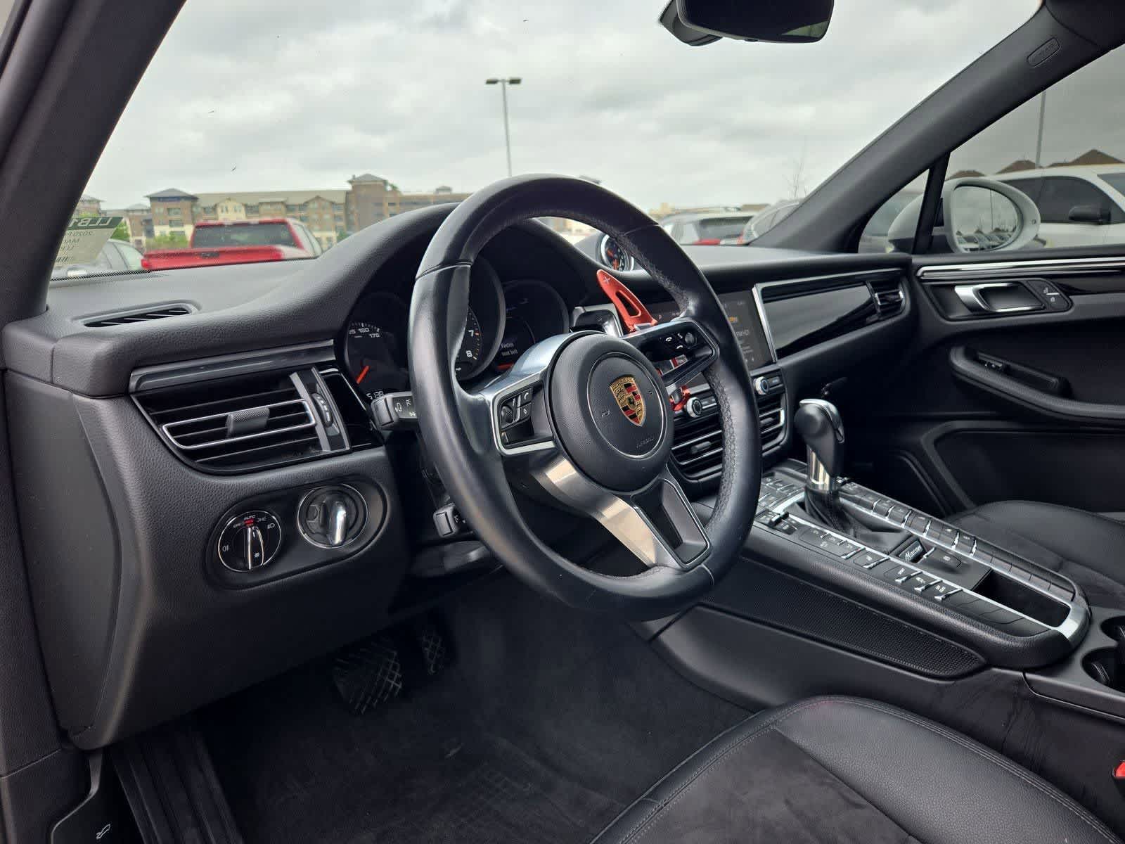 Thumbnail: 2020 Porsche Macan - 2