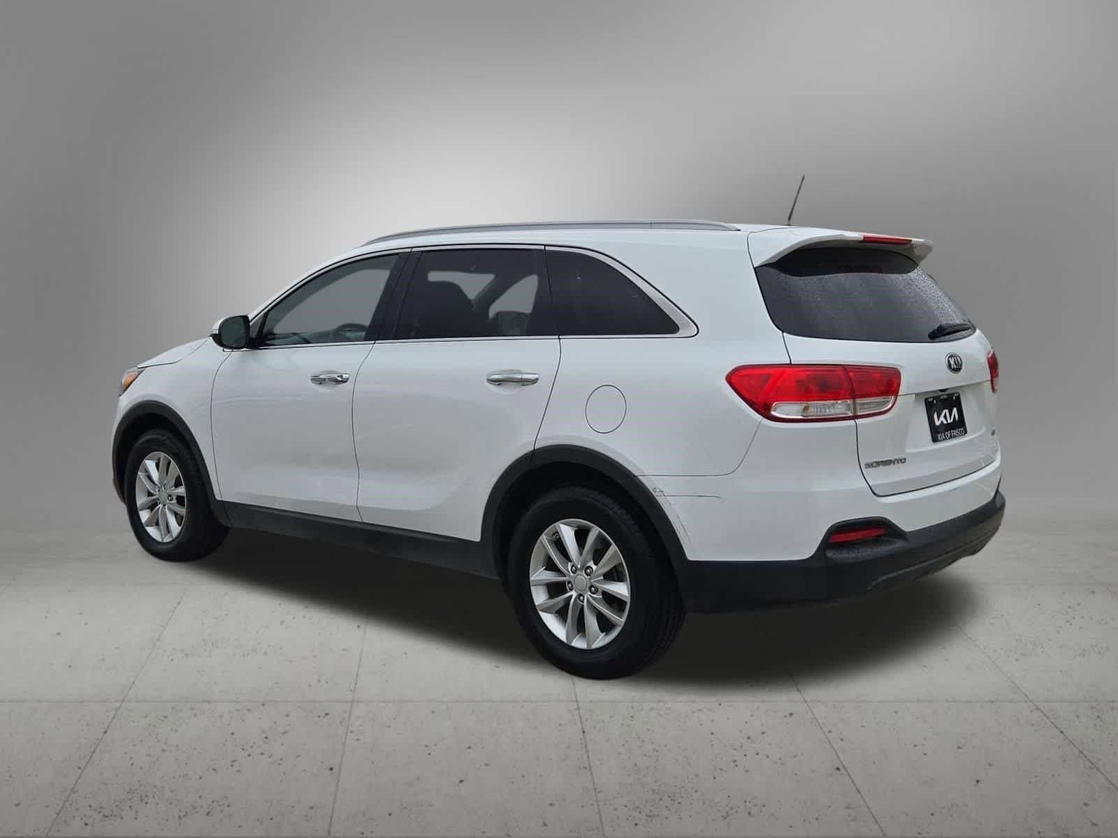 Thumbnail: 2016 Kia Sorento - 4