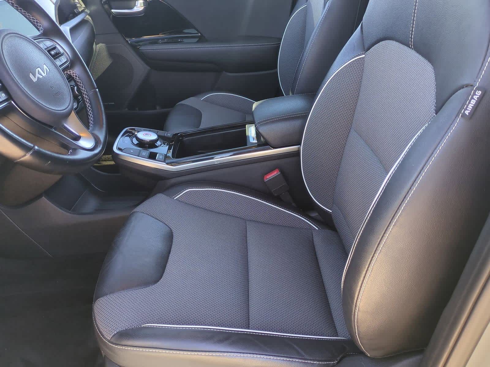 Thumbnail: 2022 Kia Niro - 16