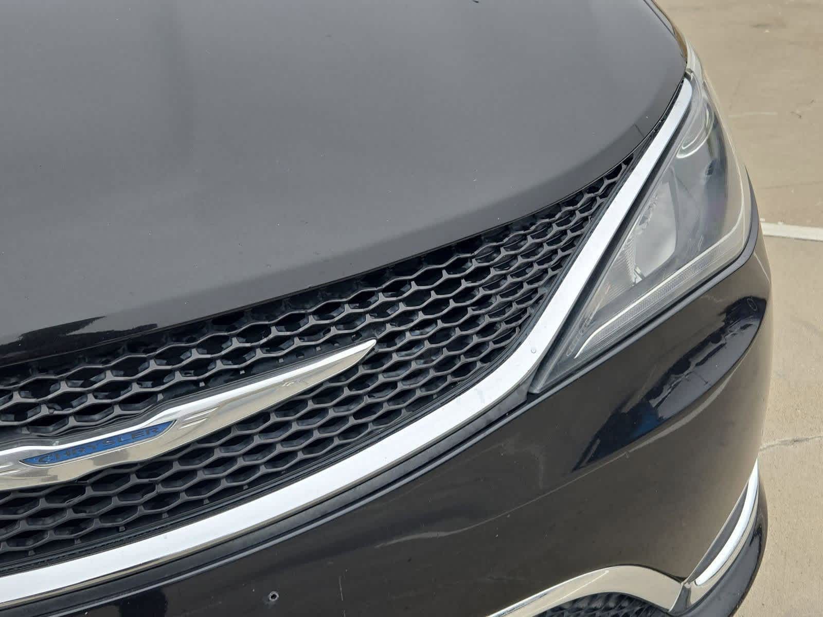 Thumbnail: 2018 Chrysler Pacifica - 10