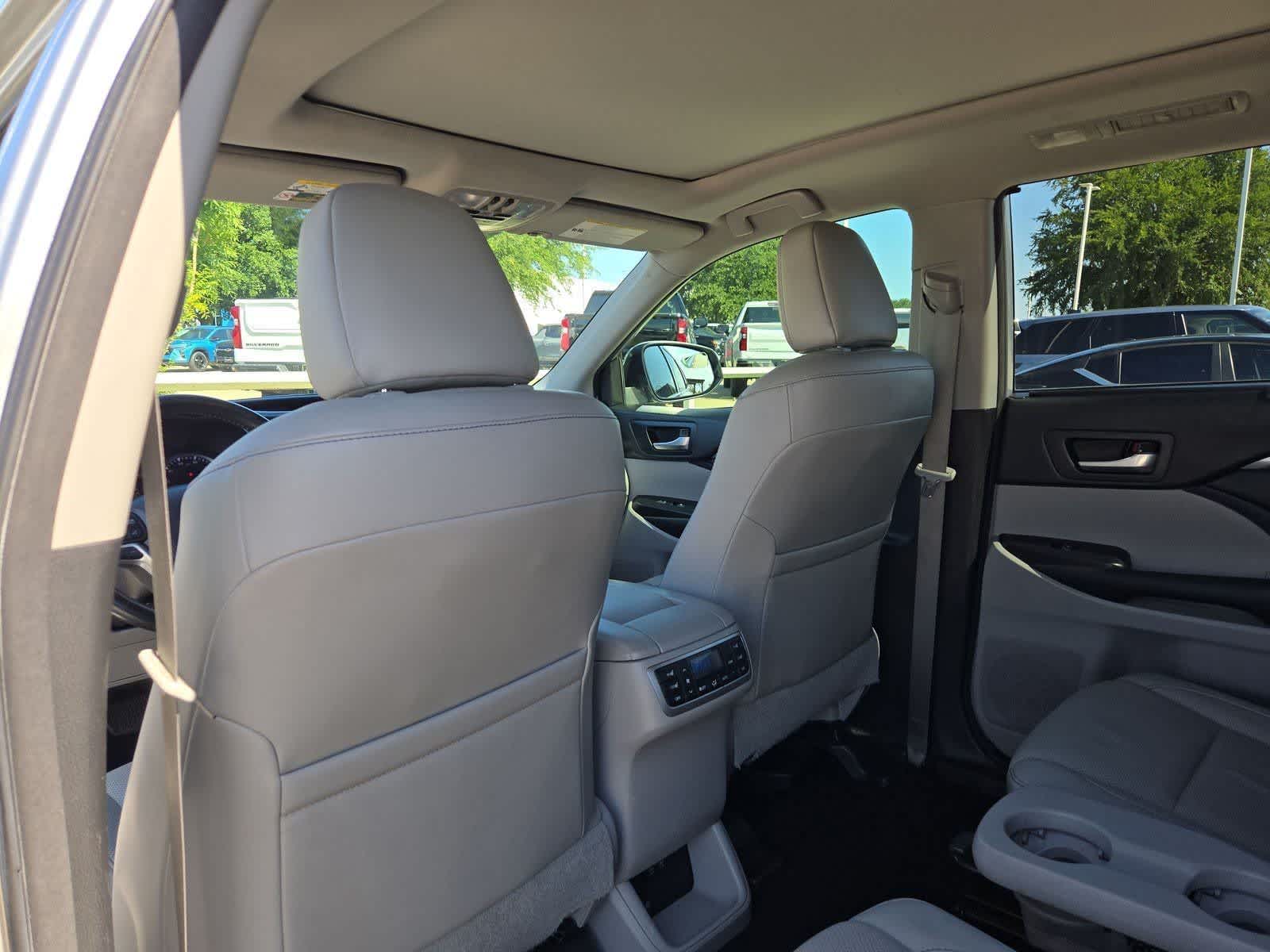 Thumbnail: 2018 Toyota Highlander - 16