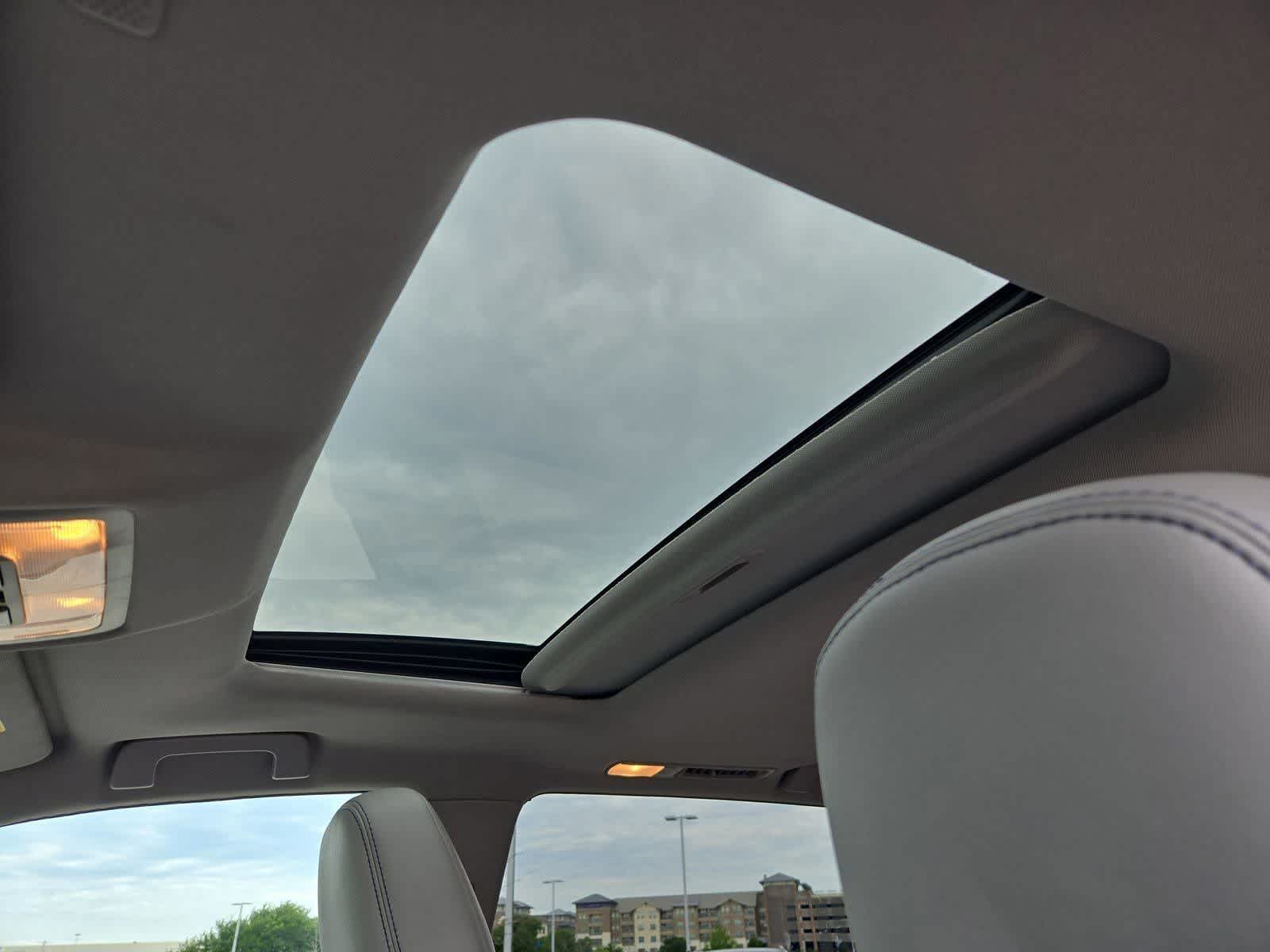 Thumbnail: 2019 Toyota Highlander - 18