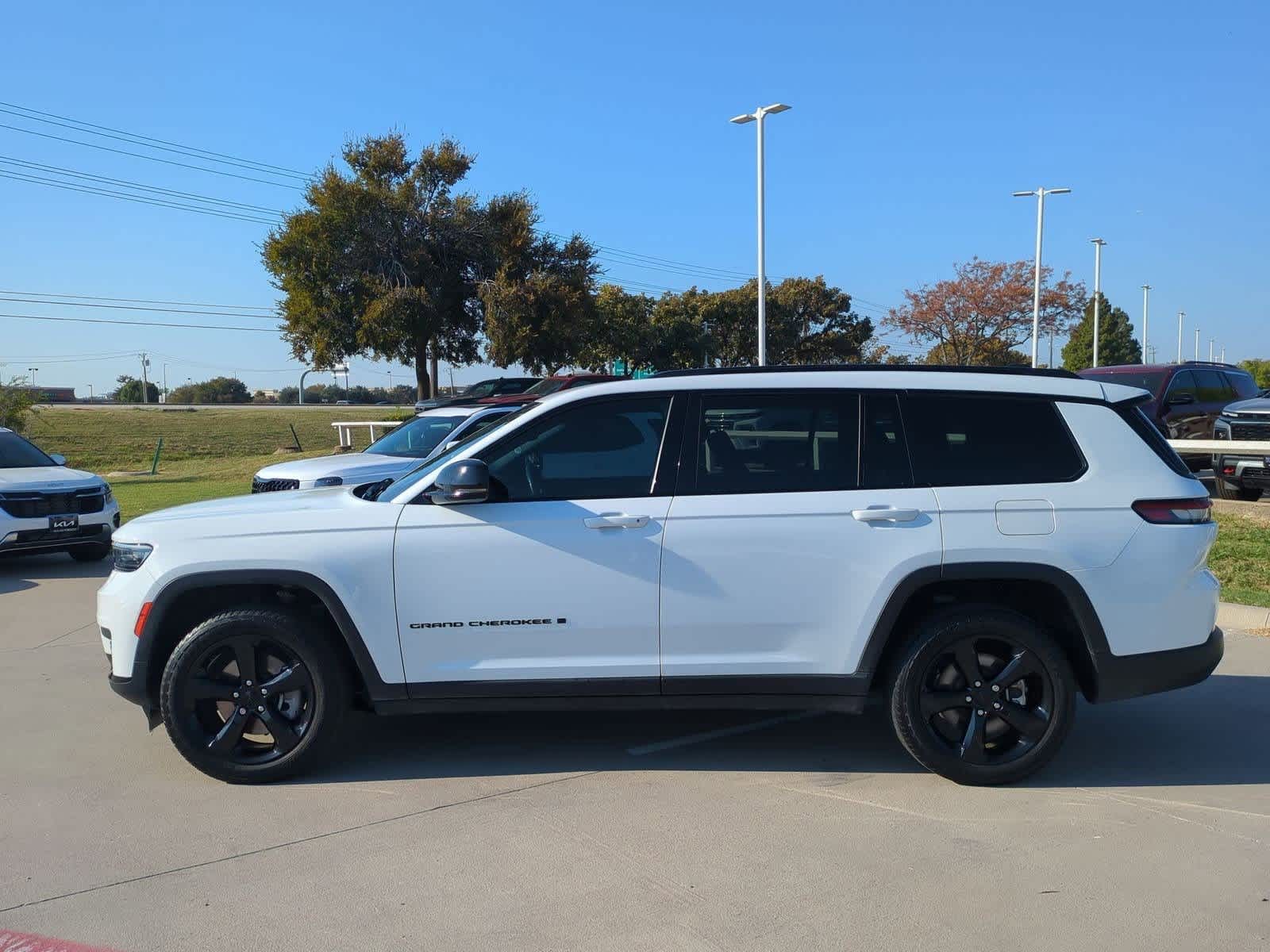 2021 Jeep Grand Cherokee Altitude photo 2