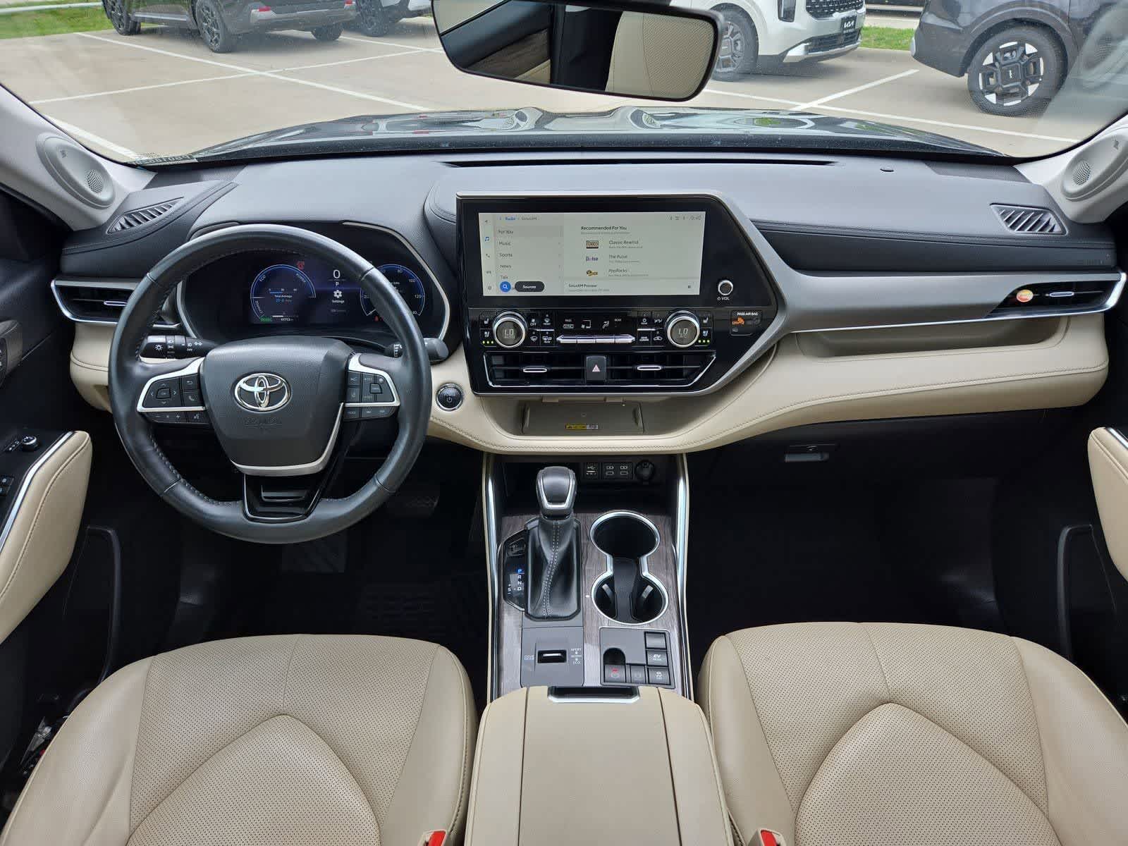 Thumbnail: 2023 Toyota Highlander - 14