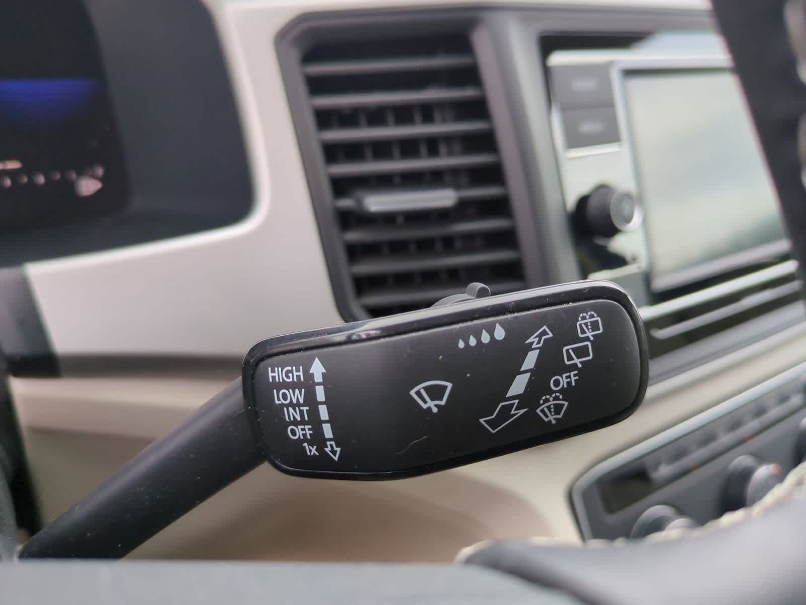 Thumbnail: 2022 Volkswagen Atlas - 24