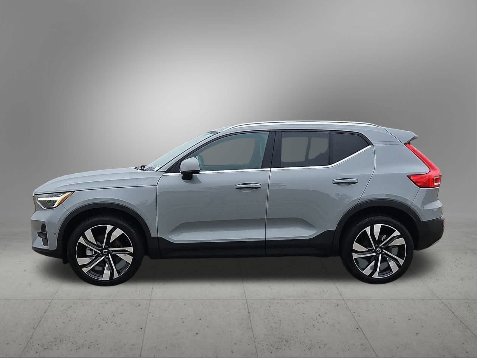 Thumbnail: 2024 Volvo XC40 - 3