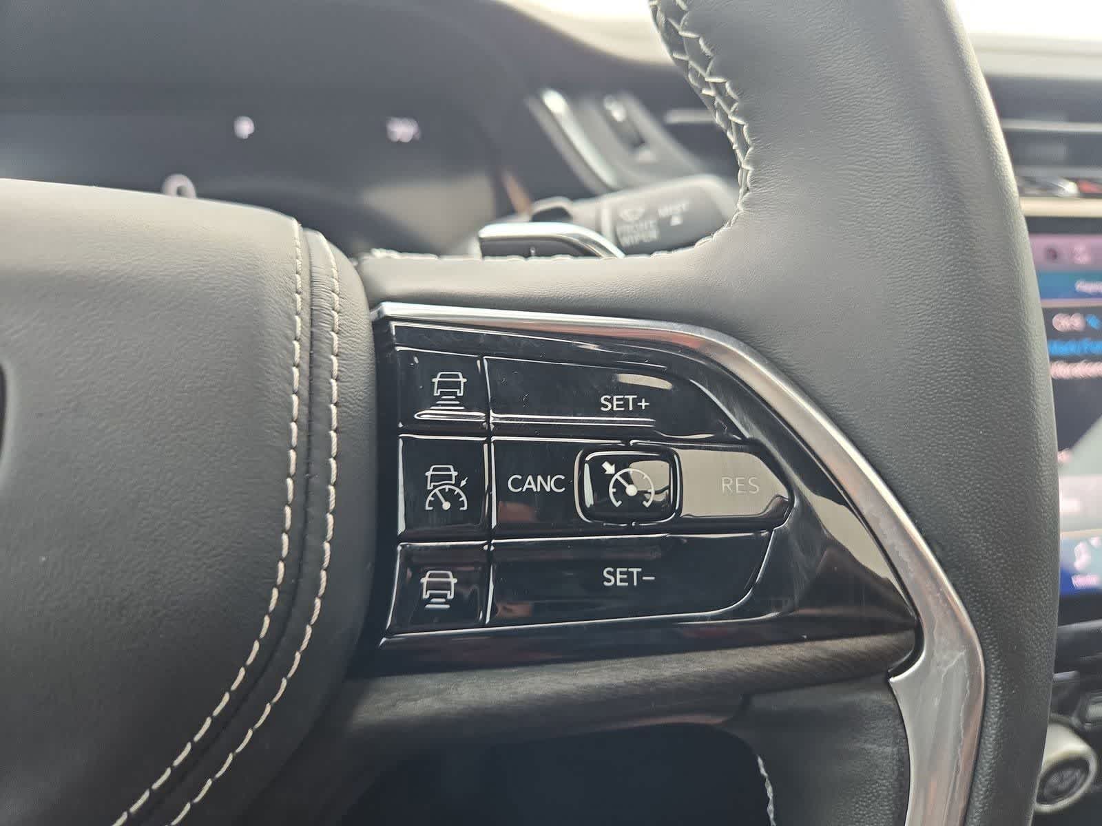 Thumbnail: 2022 Jeep Grand Cherokee - 25