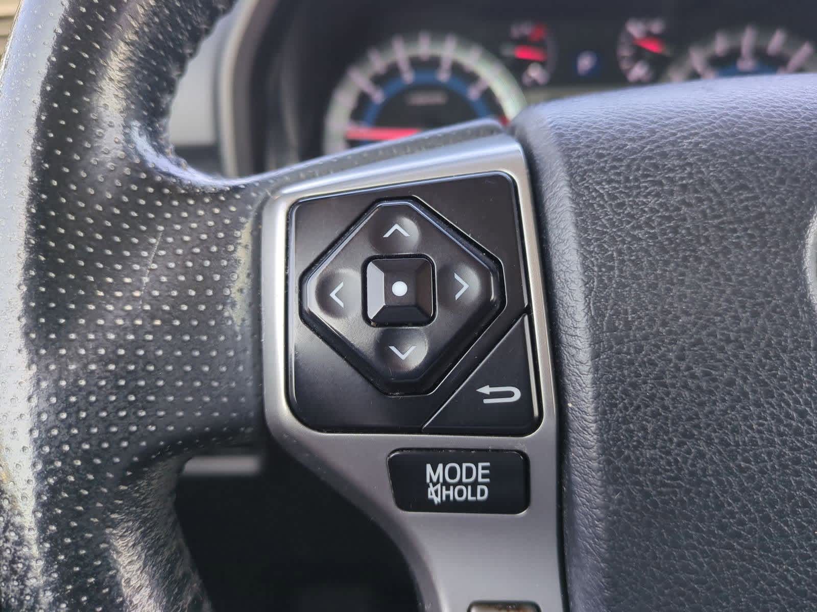 Thumbnail: 2014 Toyota 4Runner - 25