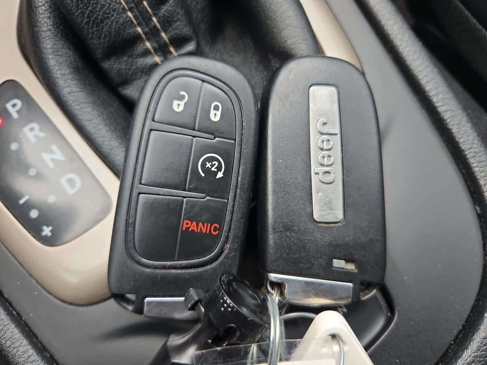 Thumbnail: 2017 Jeep Cherokee - 33
