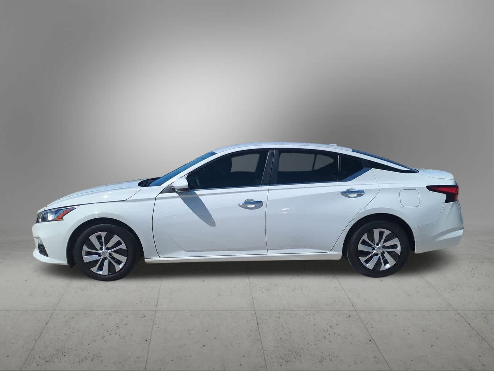 Thumbnail: 2020 Nissan Altima - 3