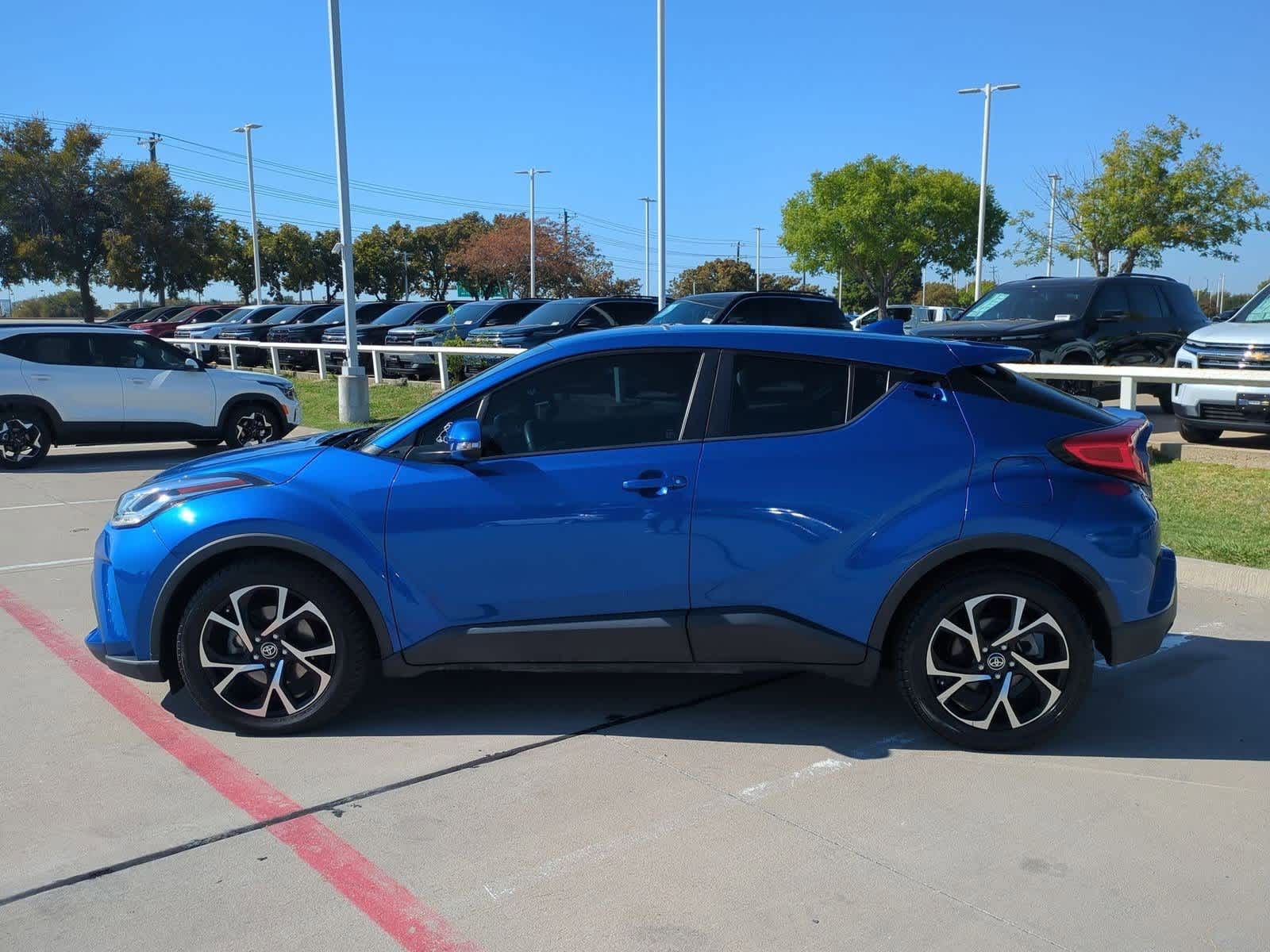 2020 Toyota C-HR XLE photo 3