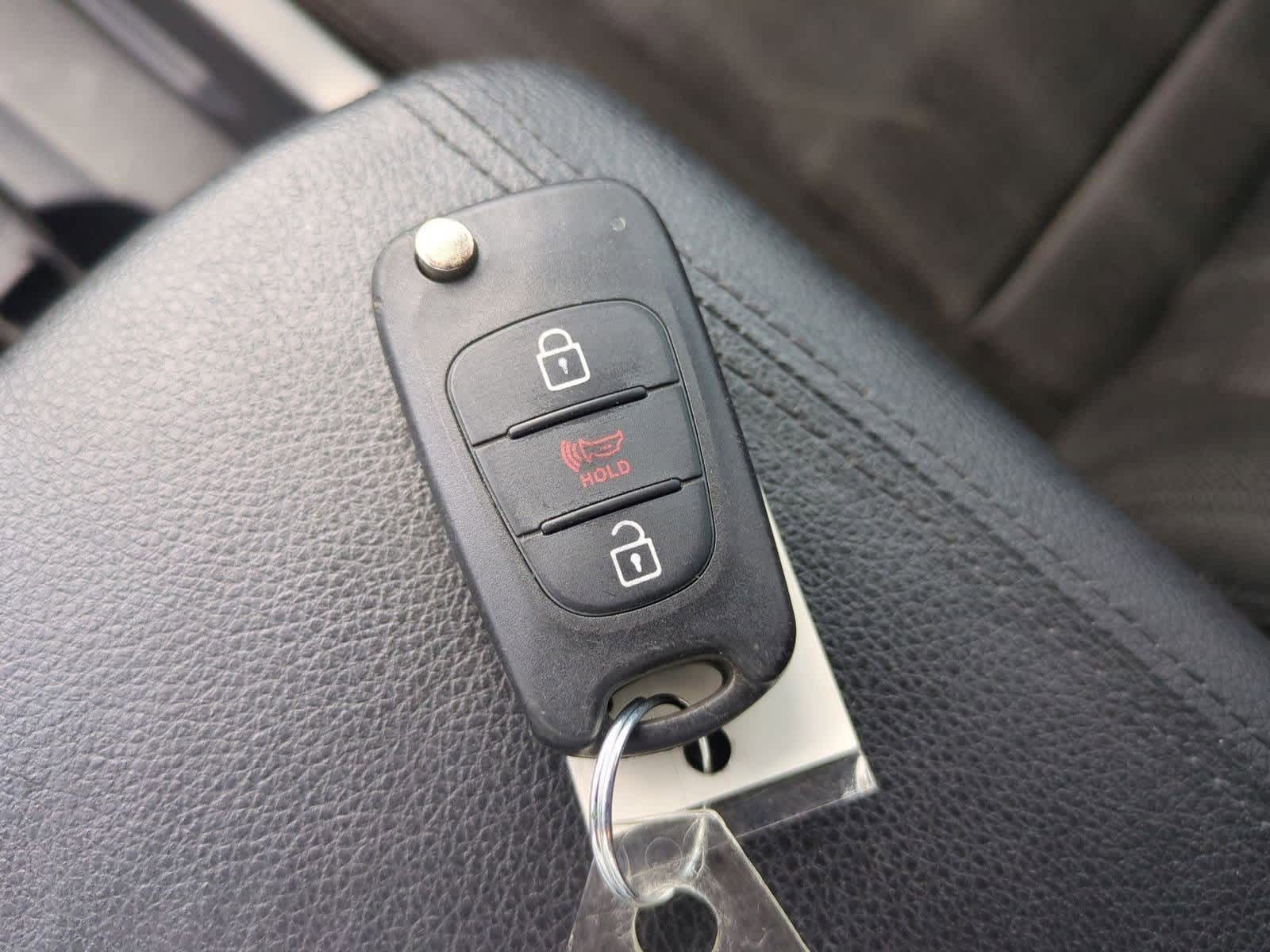 Thumbnail: 2012 Kia Sportage - 30