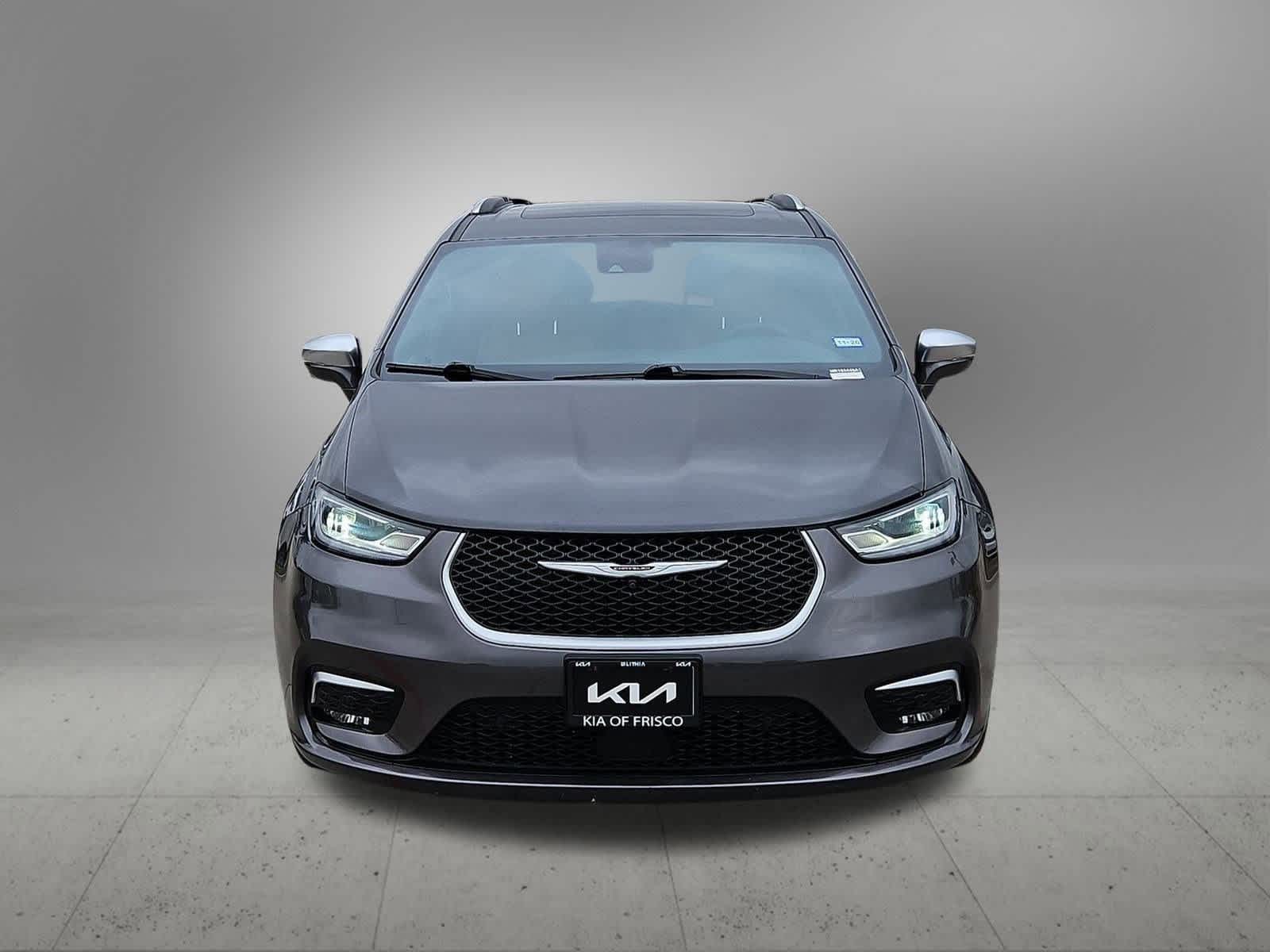 Thumbnail: 2022 Chrysler Pacifica - 9