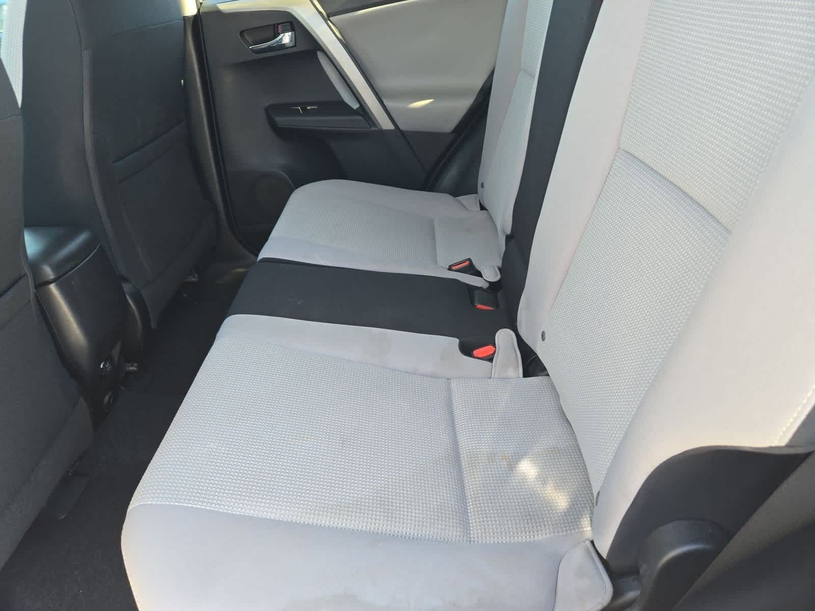 Thumbnail: 2016 Toyota RAV4 - 20