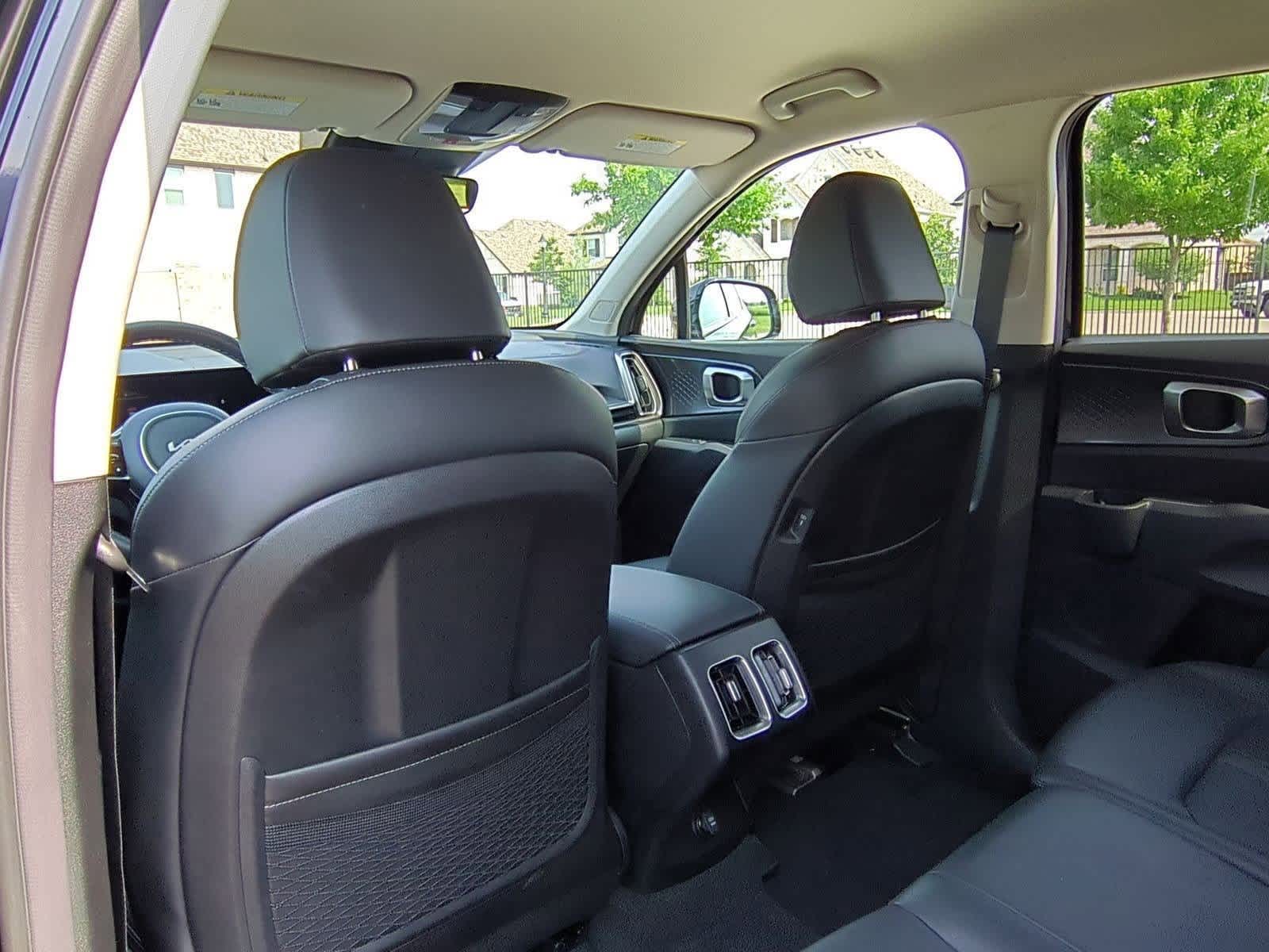 2025 Kia Sorento S 17