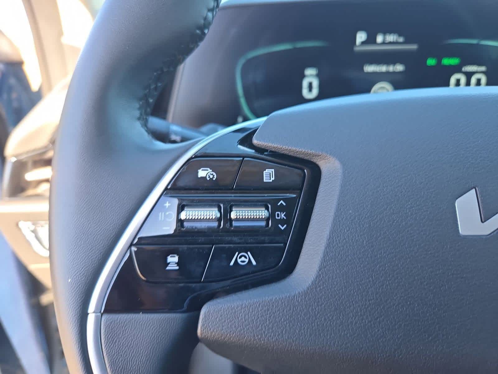 Thumbnail: 2023 Kia Niro - 22