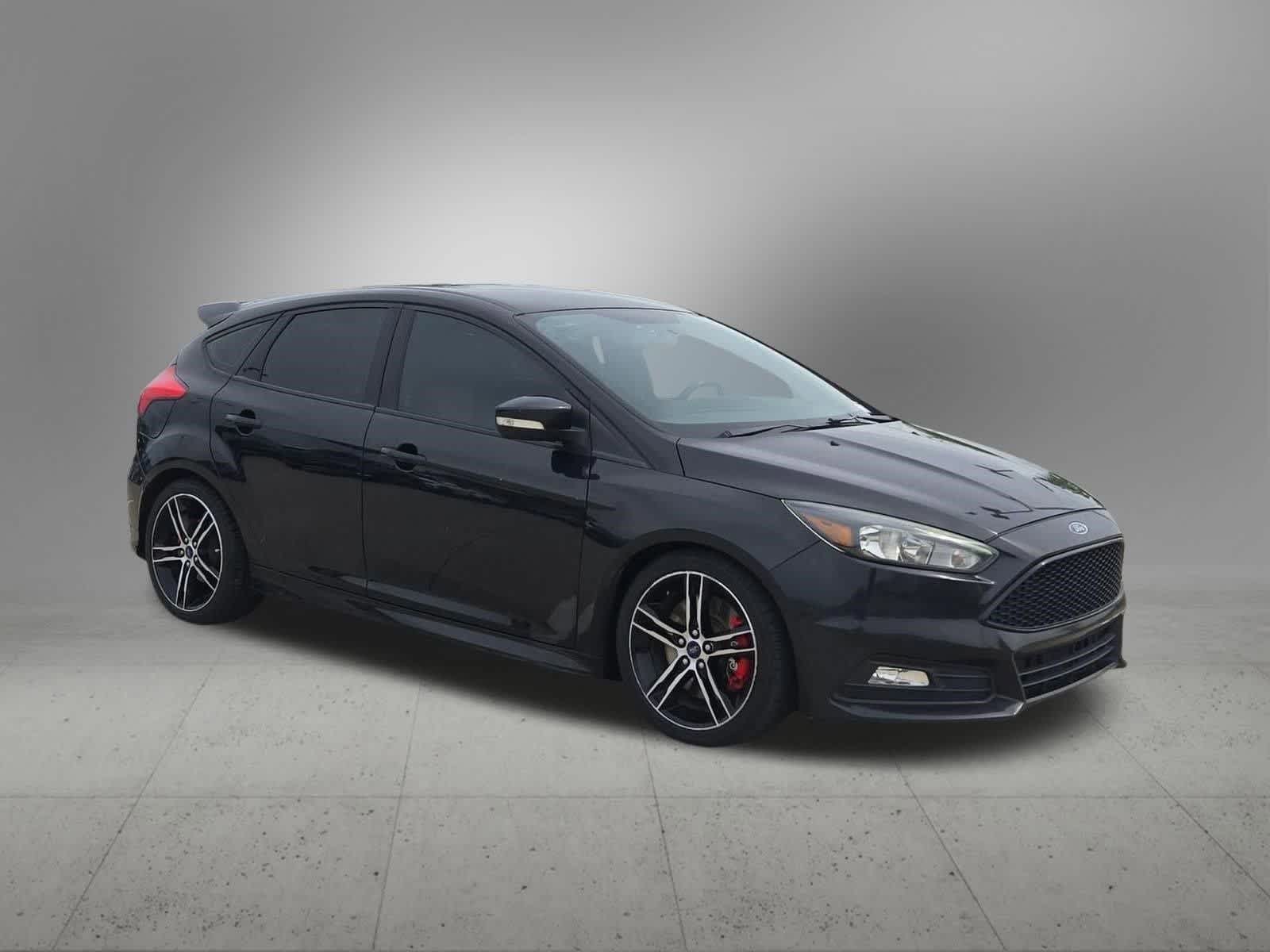 Thumbnail: 2015 Ford Focus - 8