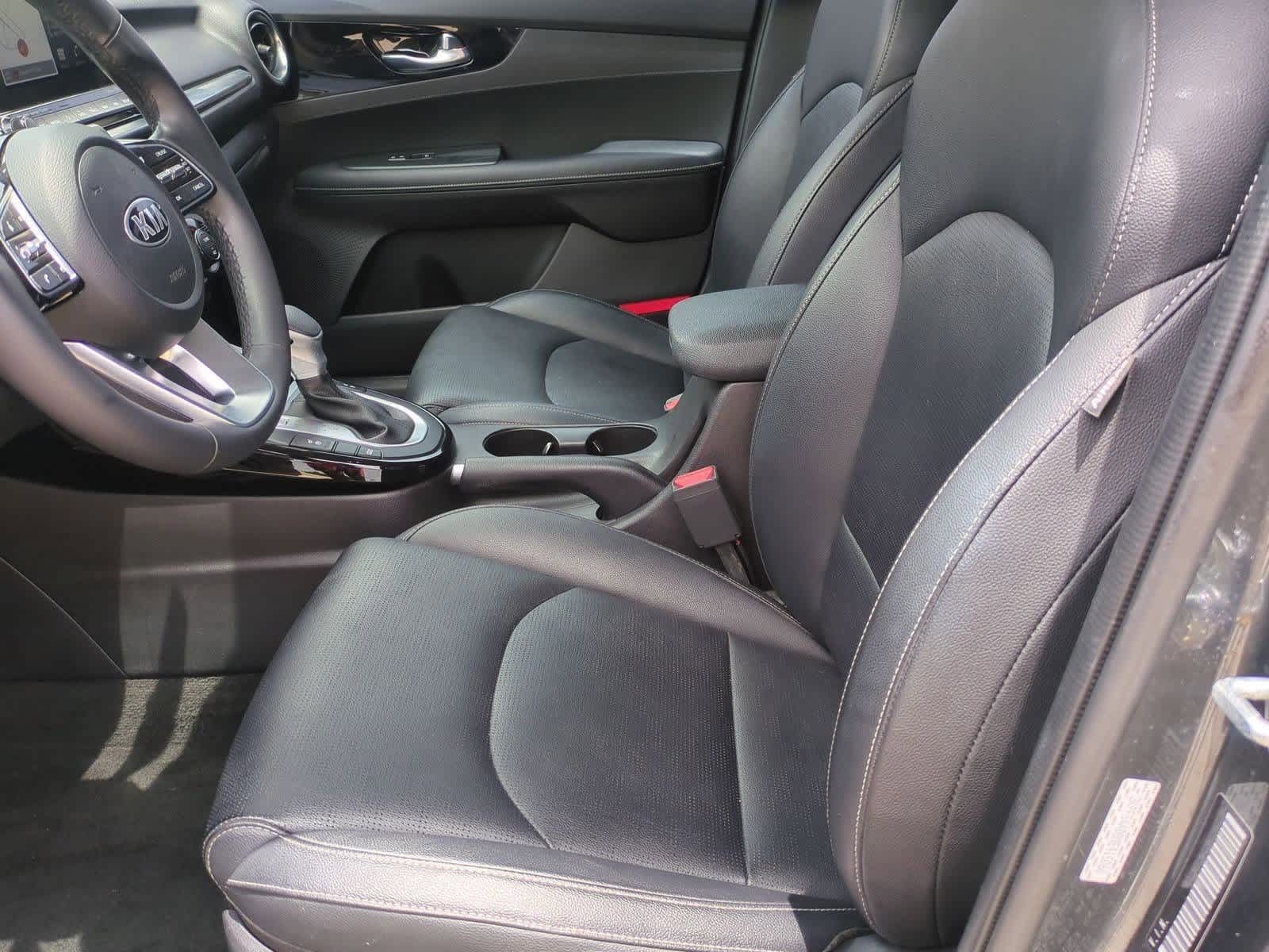 Thumbnail: 2021 Kia Forte - 16