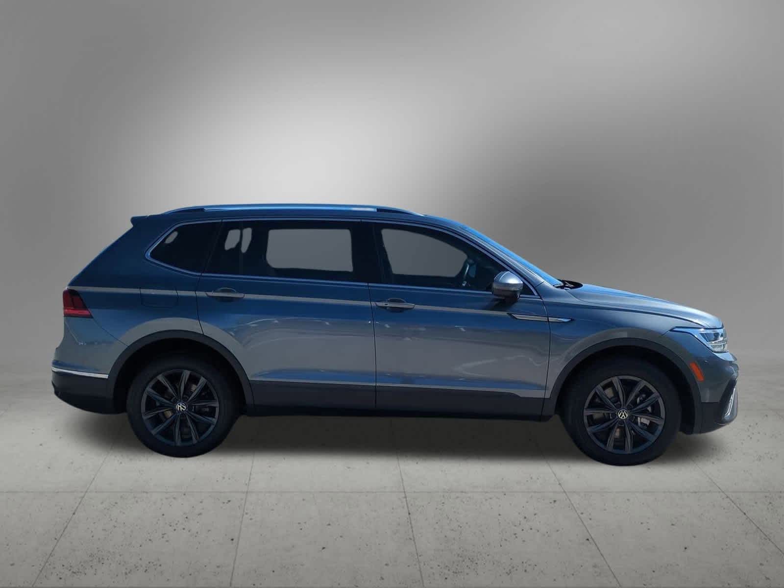 Thumbnail: 2022 Volkswagen Tiguan - 7